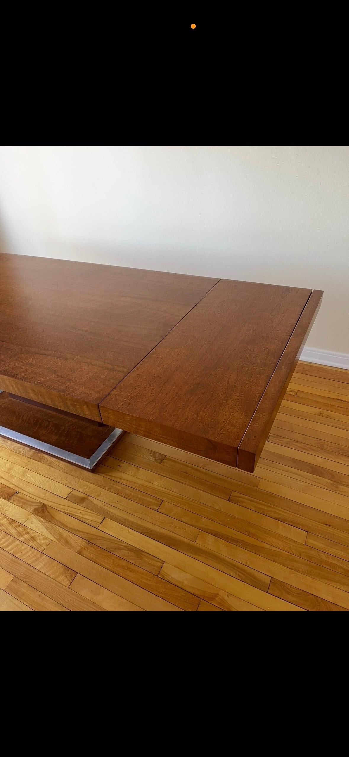 Milo Baughman for Founders Walnut Extension Dining Table In Good Condition For Sale In Philadelphia, PA