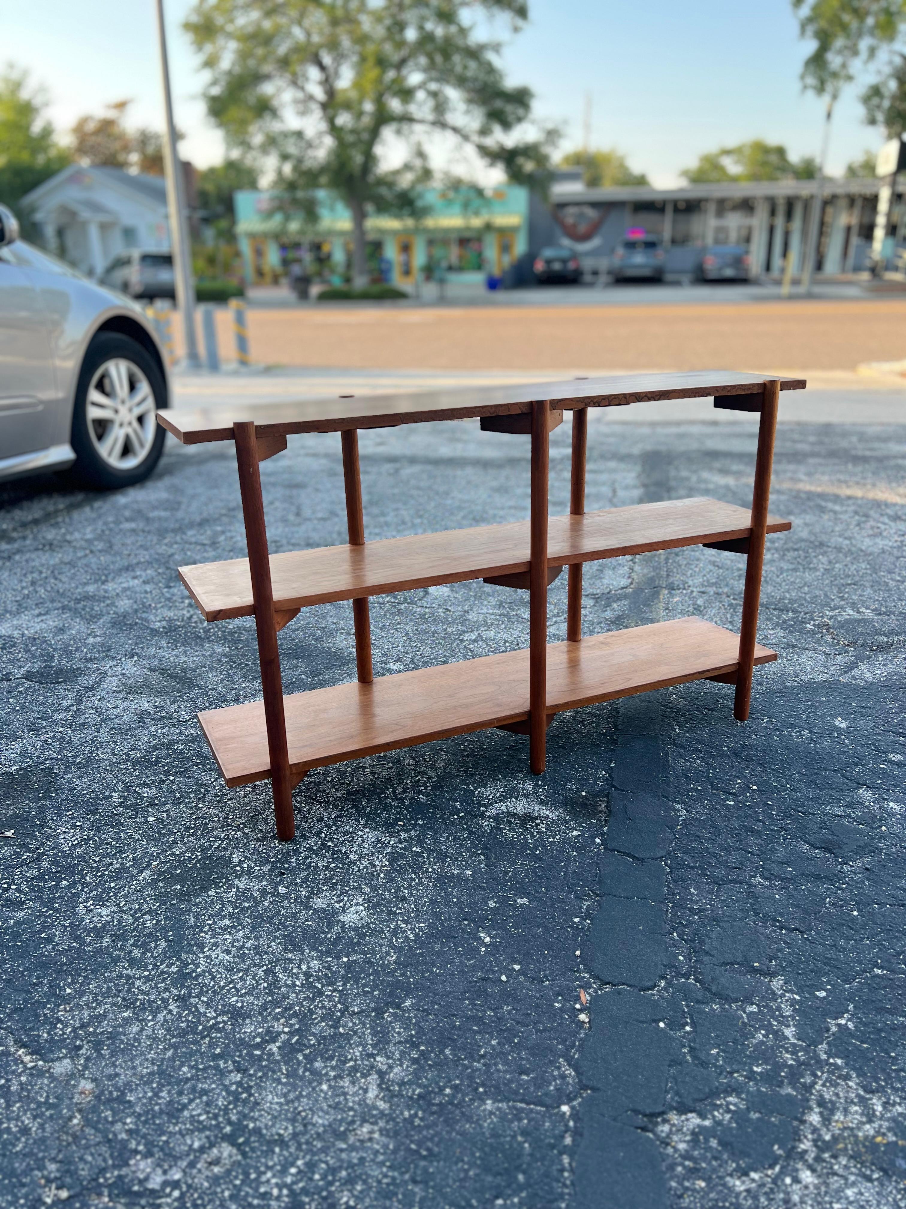 Milo Baughman For Glenn Of California Bookshelf Walnut Patina 1950's For Sale 11