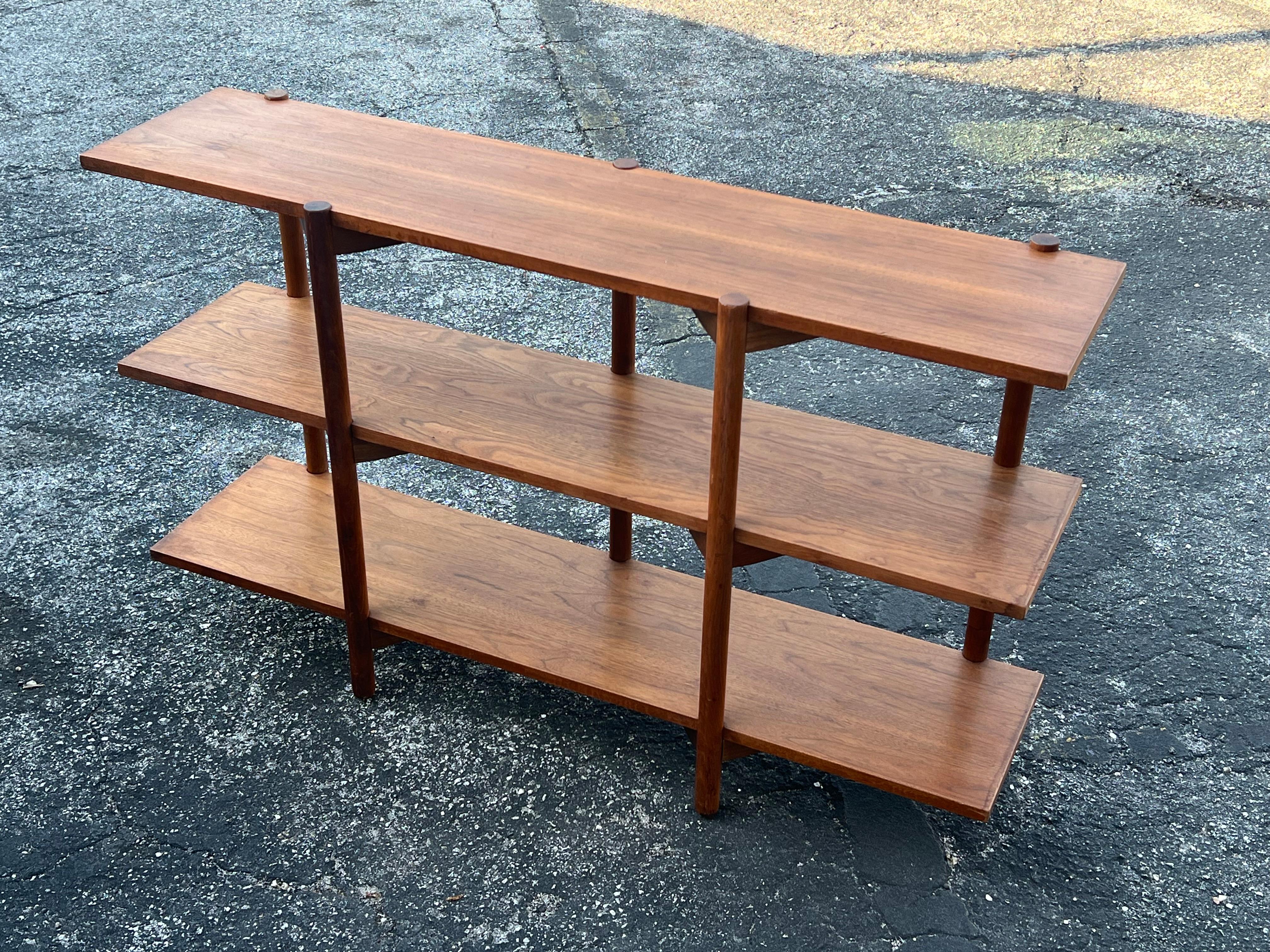 Mid-Century Modern Milo Baughman For Glenn Of California Bookshelf Walnut Patina 1950's For Sale