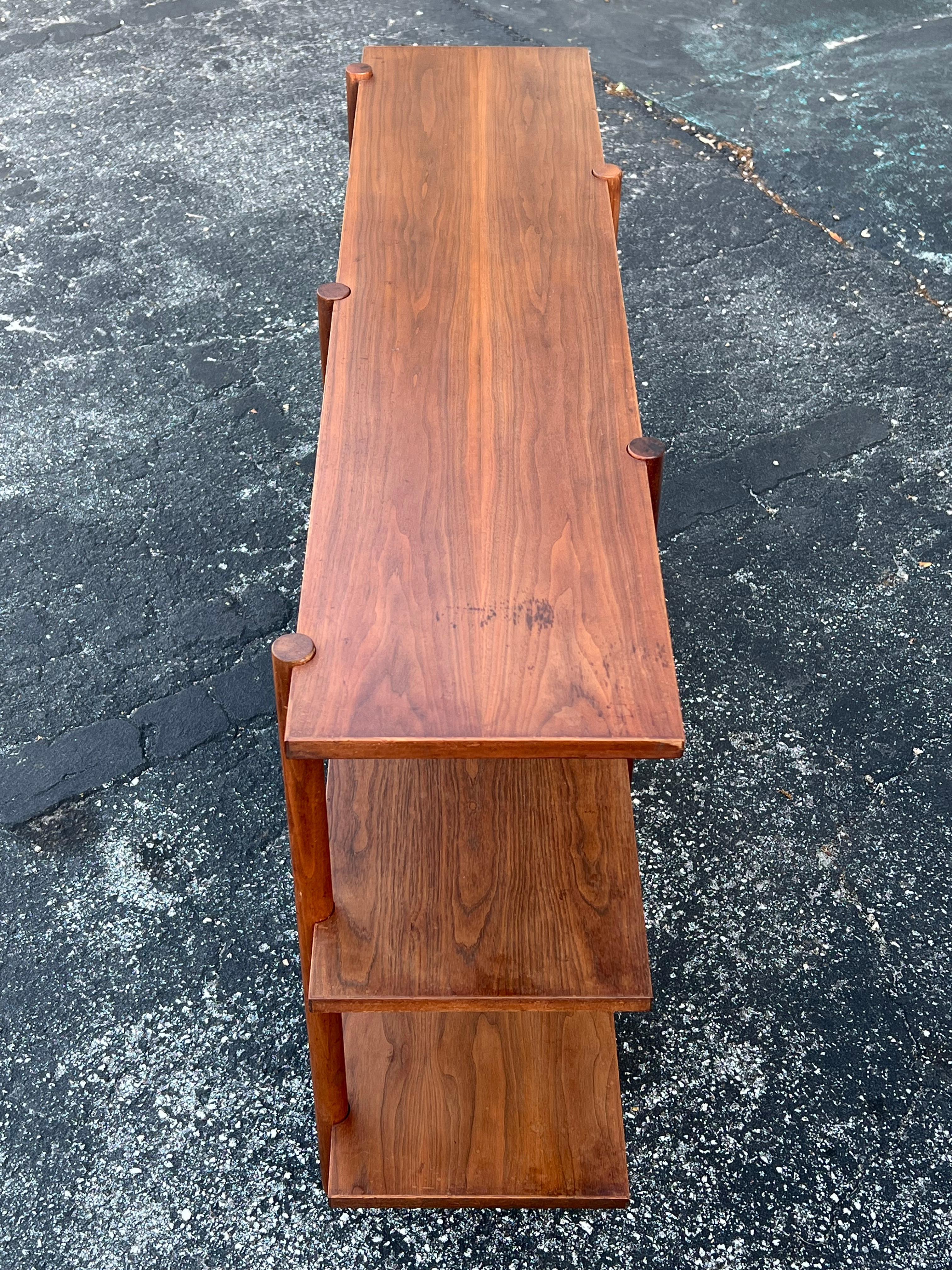 Milo Baughman For Glenn Of California Bookshelf Walnut Patina 1950's In Good Condition For Sale In St.Petersburg, FL
