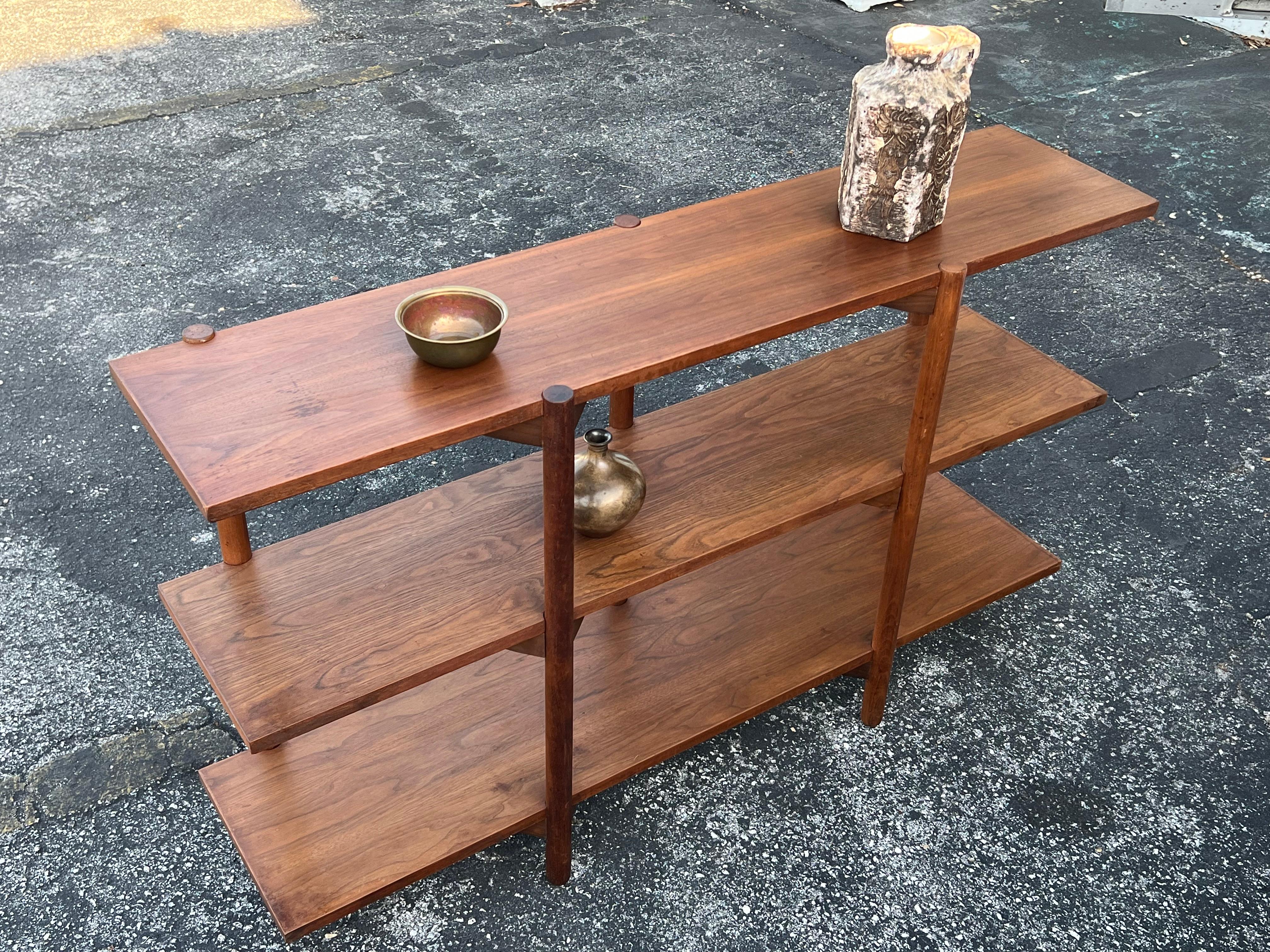 Milo Baughman For Glenn Of California Bookshelf Walnut Patina 1950's For Sale 3