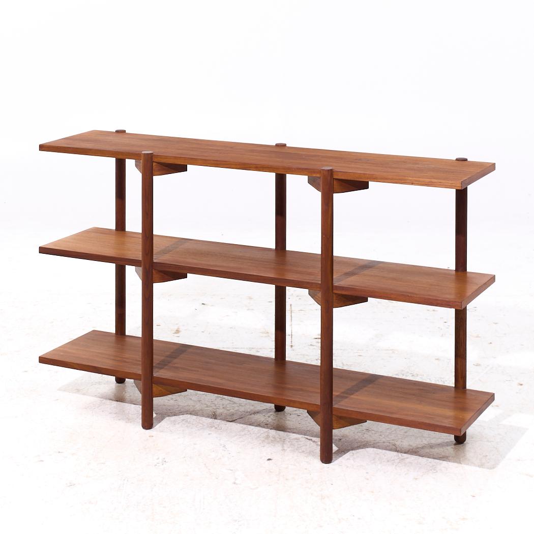 Mid-Century Modern Milo Baughman for Glenn of California Mid Century Walnut 3 Tier Bookcase (Bibliothèque à 3 niveaux en noyer) en vente
