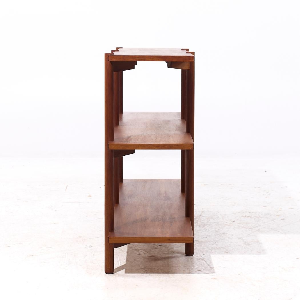 Milo Baughman for Glenn of California Mid Century Walnut 3 Tier Bookcase (Bibliothèque à 3 niveaux en noyer) Bon état - En vente à Countryside, IL