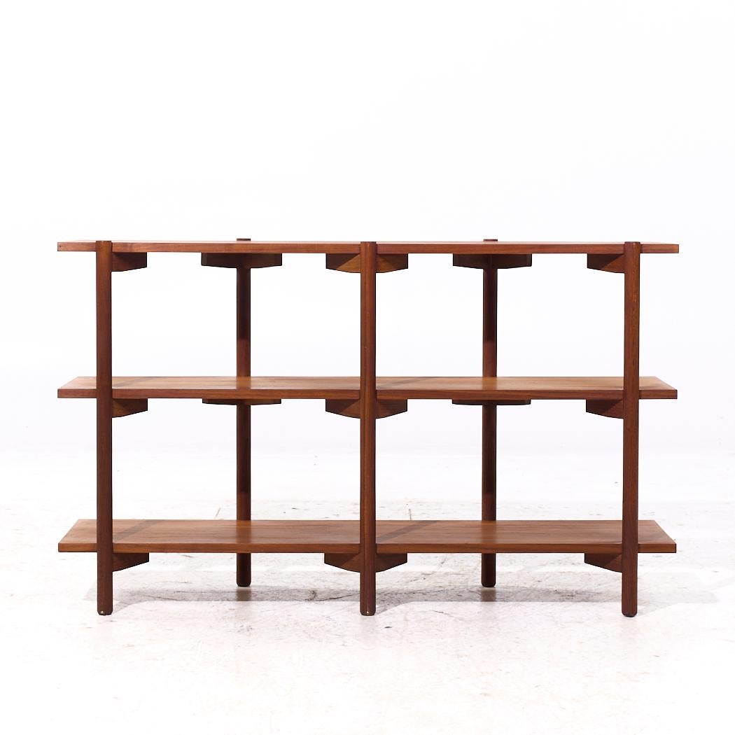 Noyer Milo Baughman for Glenn of California Mid Century Walnut 3 Tier Bookcase (Bibliothèque à 3 niveaux en noyer) en vente