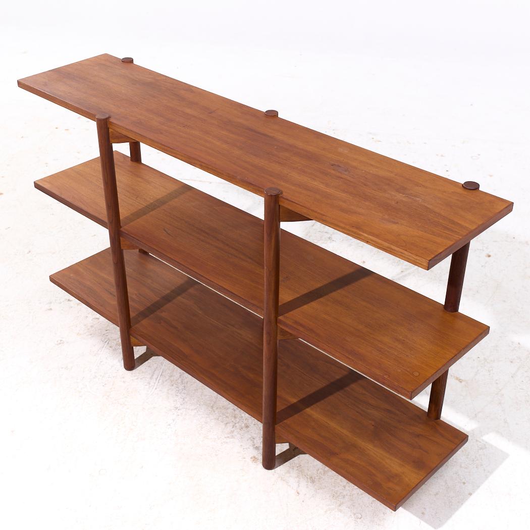 Milo Baughman for Glenn of California Mid Century Walnut 3 Tier Bookcase (Bibliothèque à 3 niveaux en noyer) en vente 2
