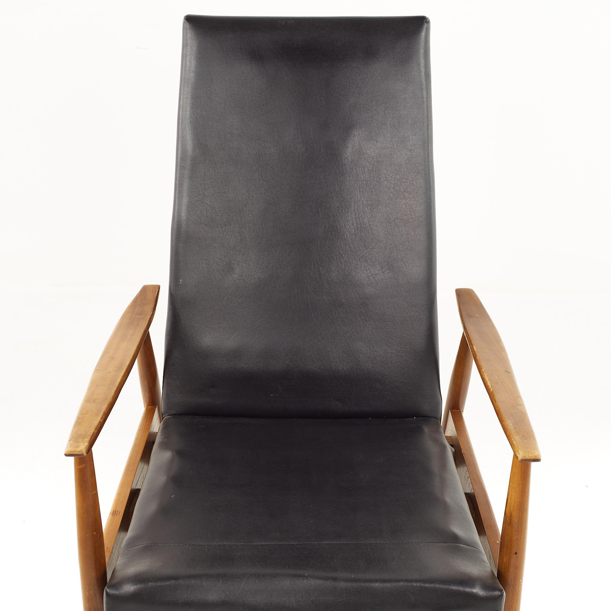 Milo Baughman for James Inc Mid Century Walnut Recliner 7