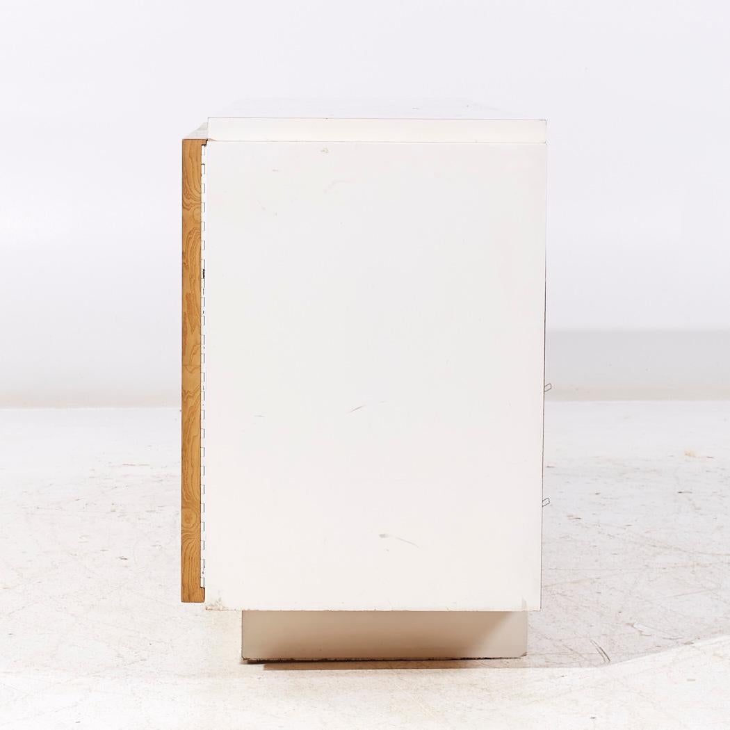 Milo Baughman for Lane Mid Century White Lacquer and Burlwood Dresser In Good Condition In Countryside, IL