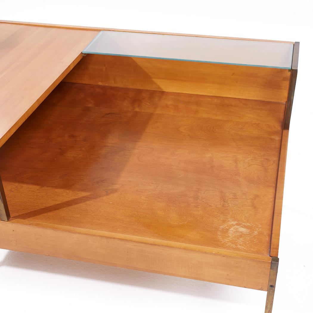 Table d'appoint d'angle mi-siècle en érable et laiton Milo Baughman pour Murray Furniture en vente 2