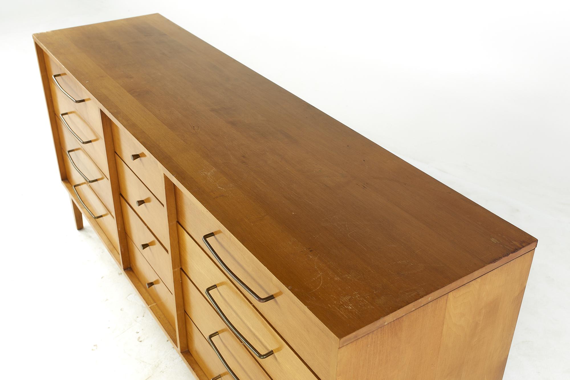 Milo Baughman for Murray Midcentury Maple and Brass Lowboy Dresser In Good Condition For Sale In Countryside, IL