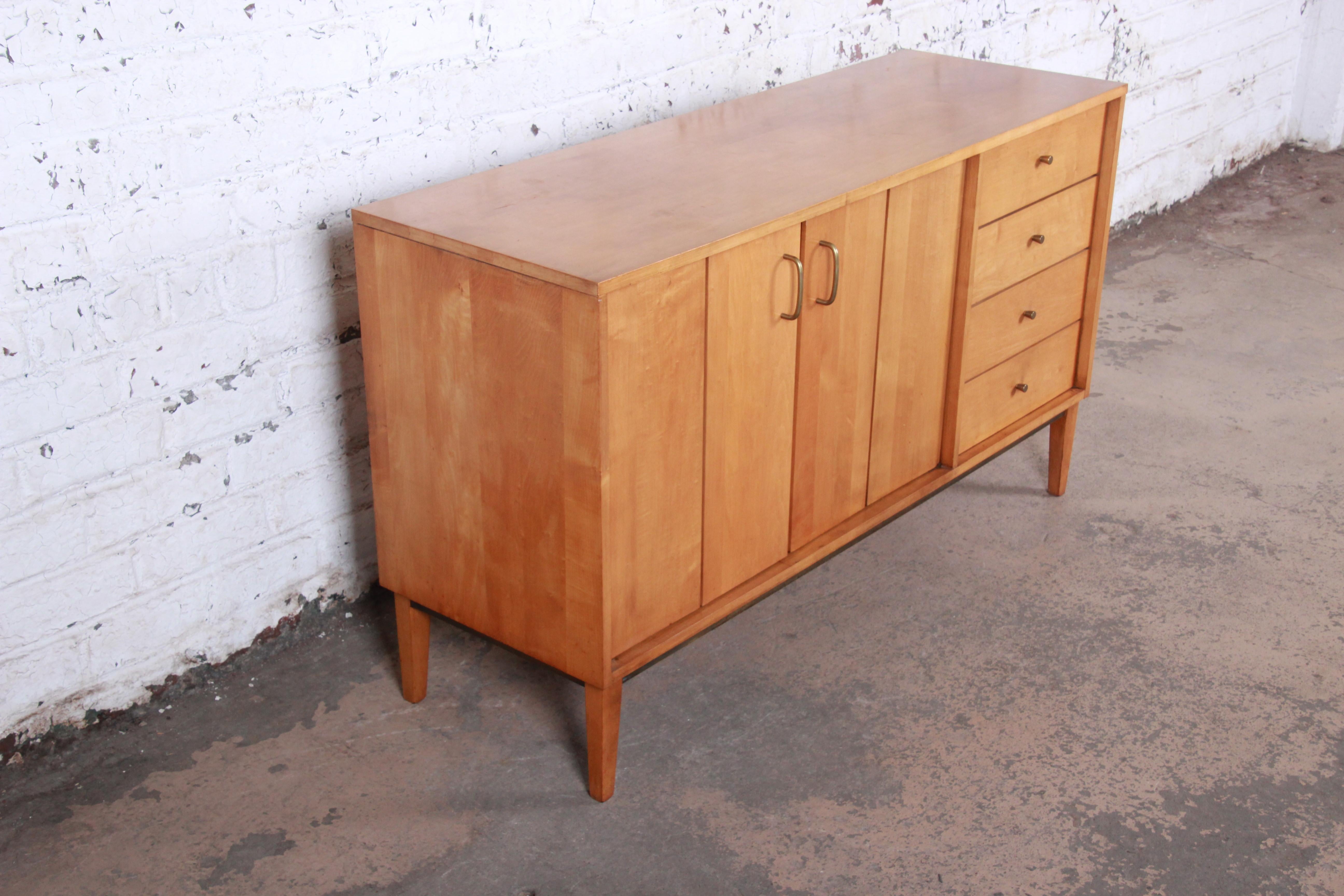 Milo Baughman for Murray Mid-Century Modern Maple Sideboard Credenza In Good Condition In South Bend, IN