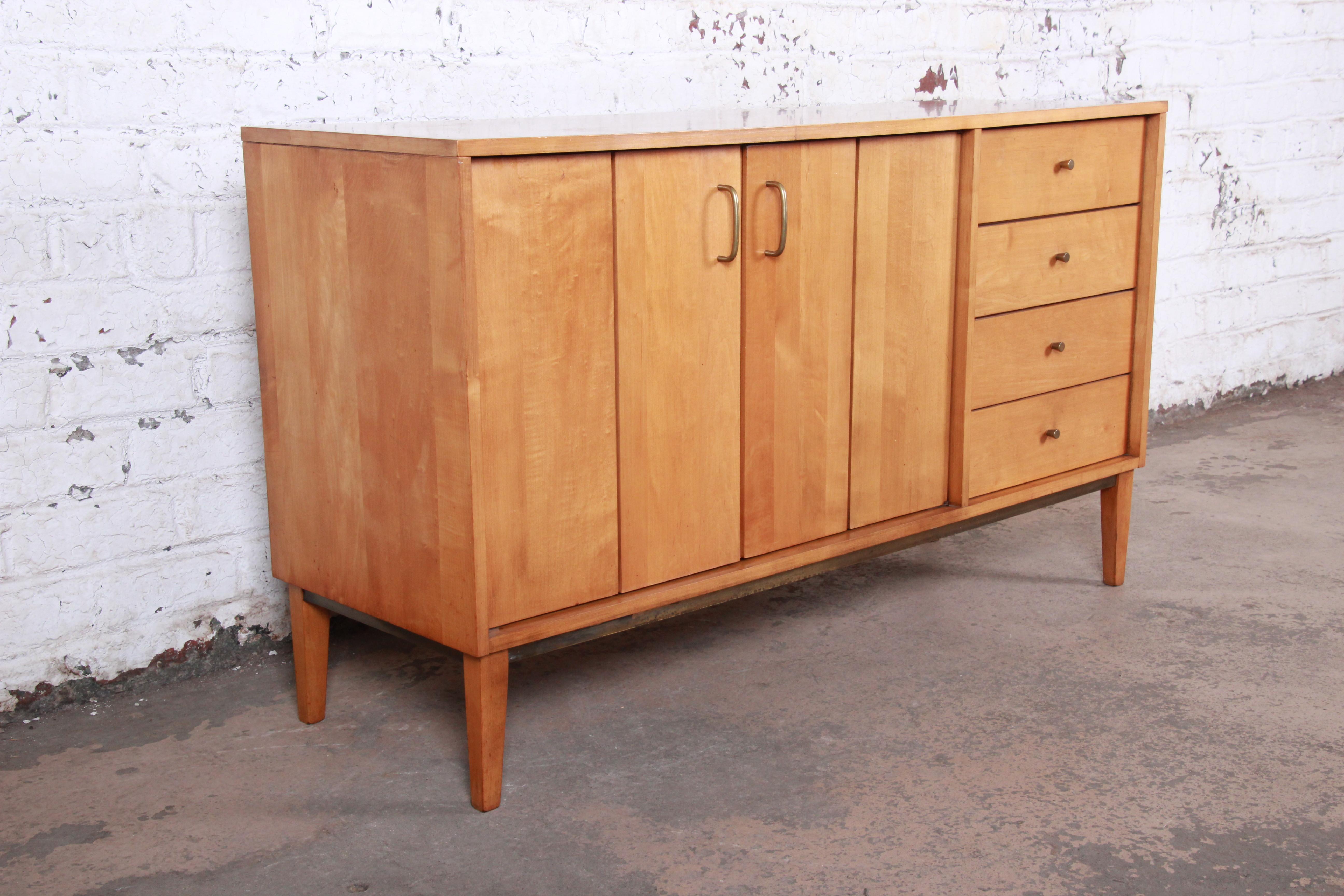 Milo Baughman for Murray Mid-Century Modern Maple Sideboard Credenza In Good Condition In South Bend, IN