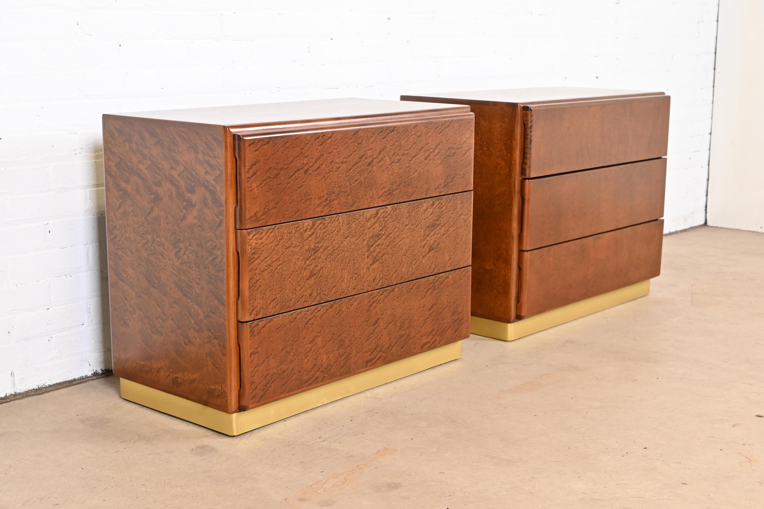 Milo Baughman for Thayer Coggin Birdseye Maple and Brass Bedside Chests, Pair In Good Condition For Sale In South Bend, IN