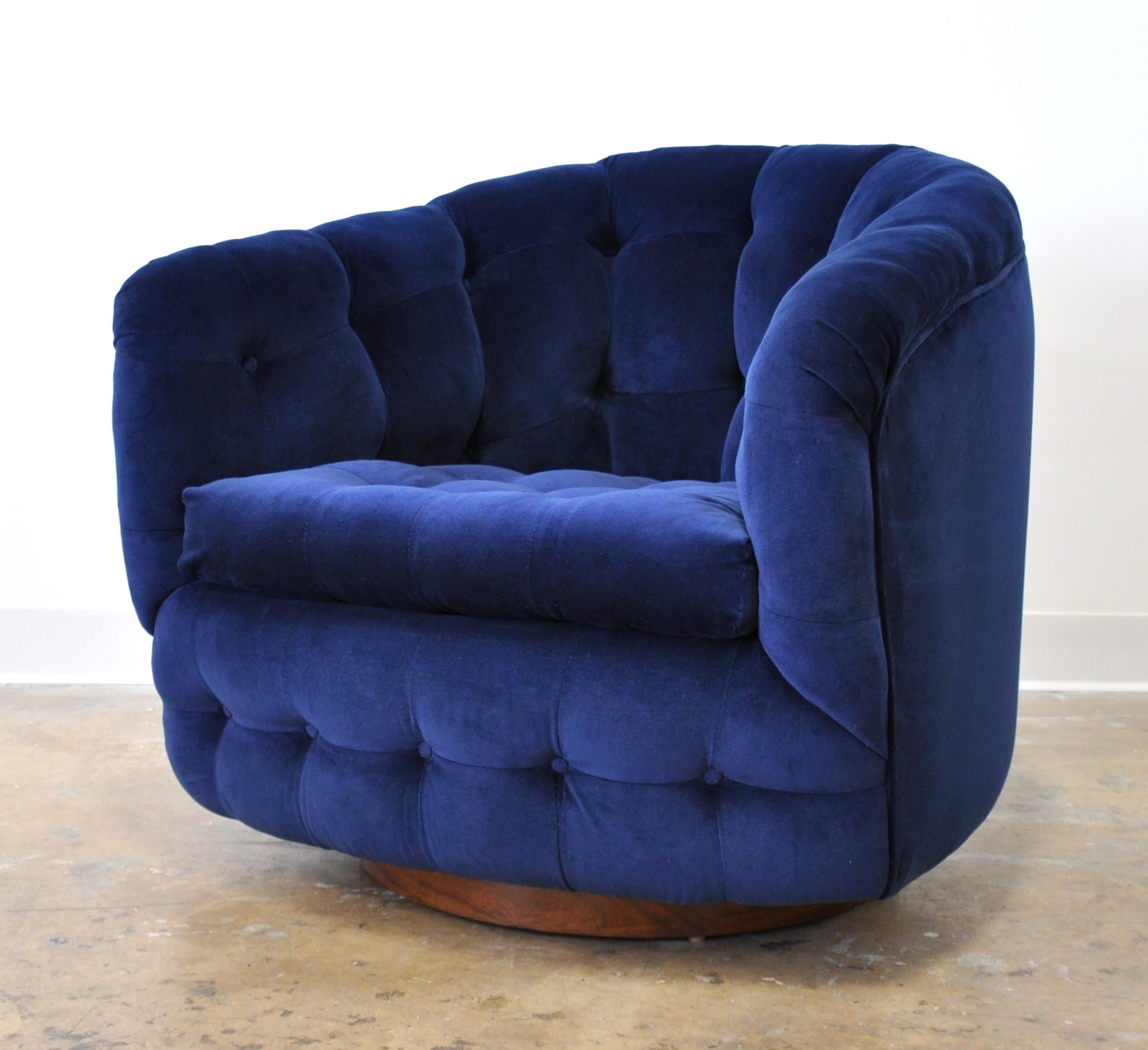 Mid-20th Century Milo Baughman for Thayer Coggin Blue Velvet Swivel Lounge Chair