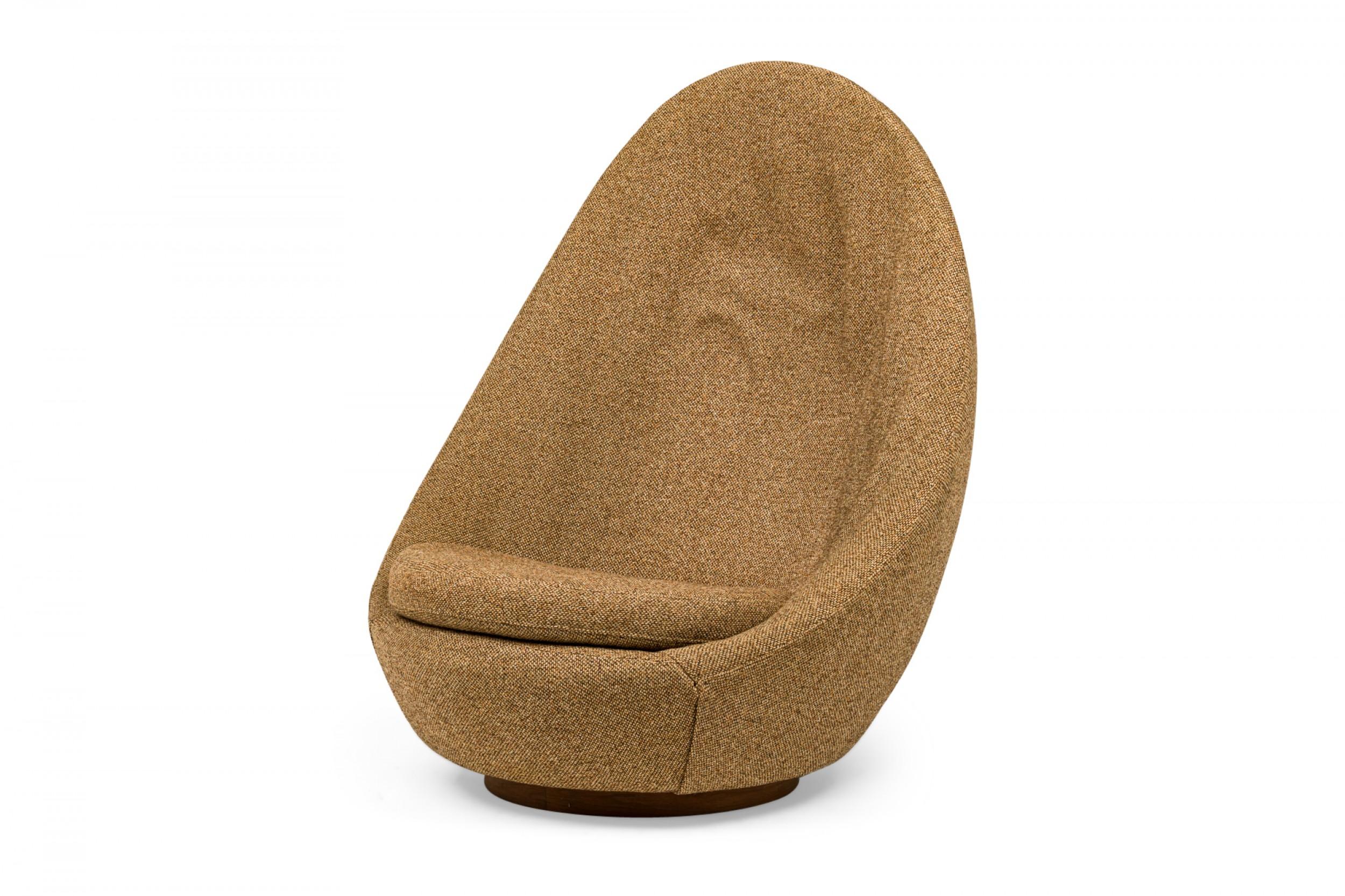 Américain Milo Baughman pour Thayer Coggin Chaise longue pivotante 'Egg' en tissu Brown en vente