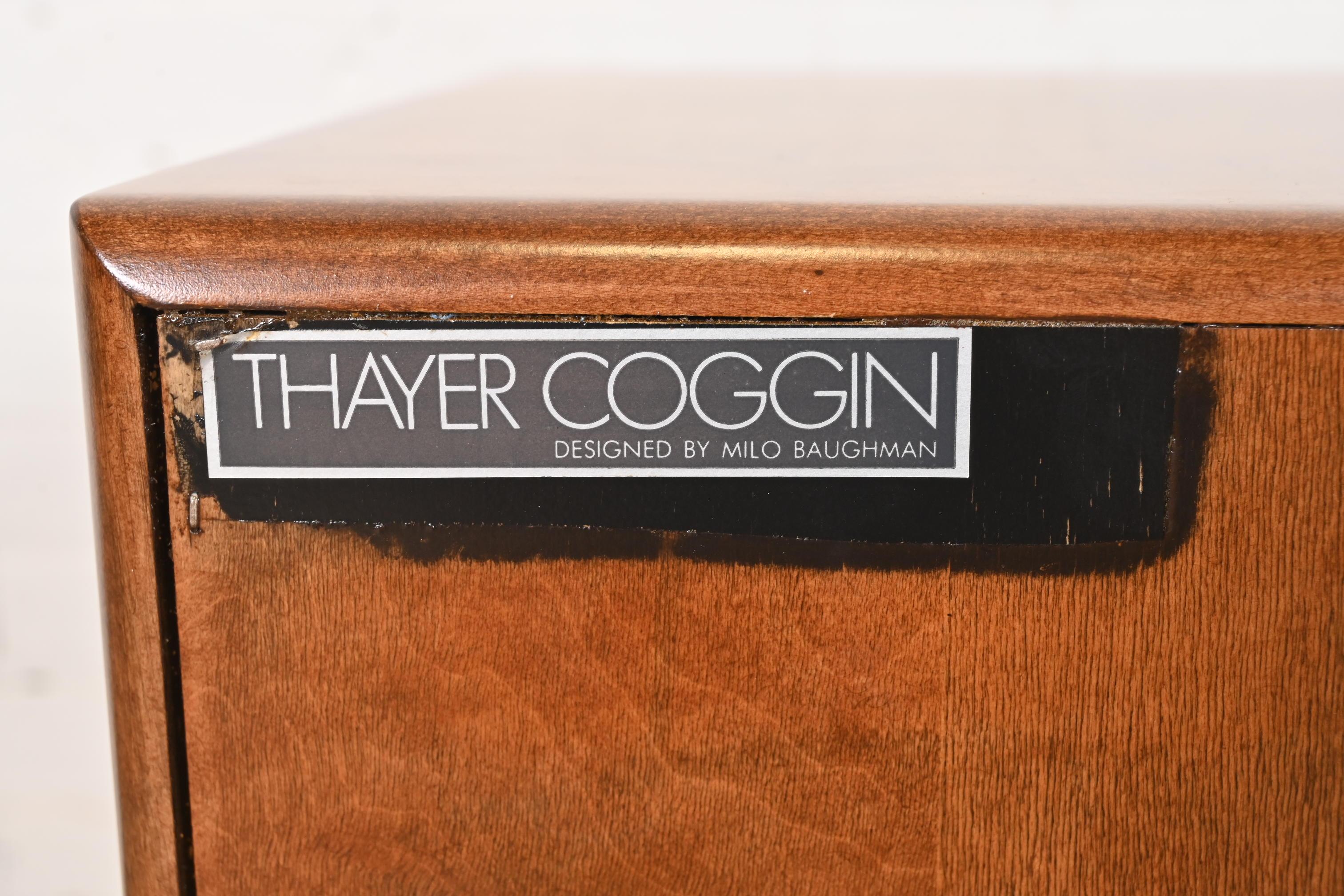 Milo Baughman per Thayer Coggin Comò in legno di radica e ottone, rifinito in vendita 4