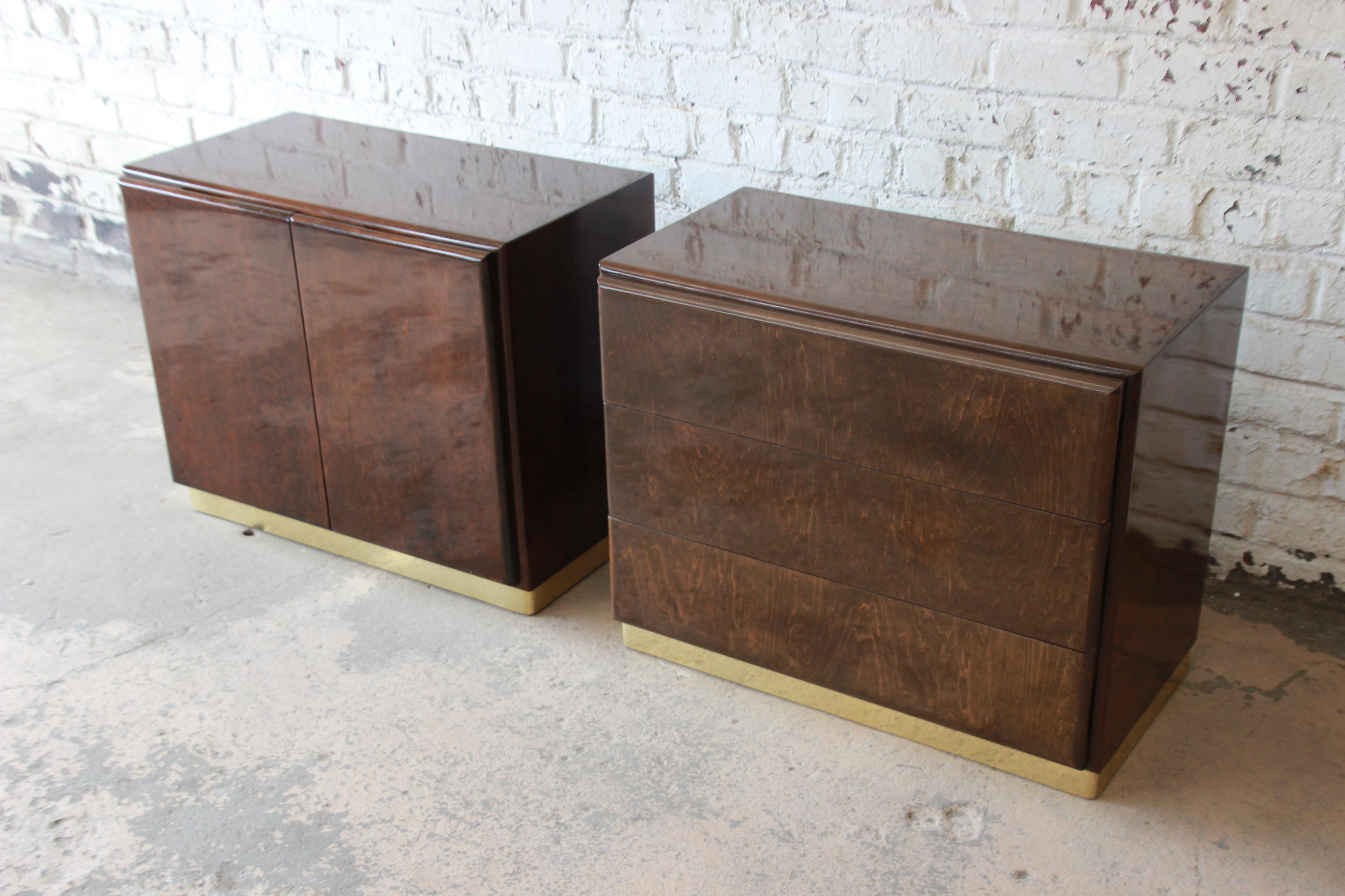 Milo Baughman for Thayer Coggin Burl Wood and Brass Nightstands In Good Condition In South Bend, IN