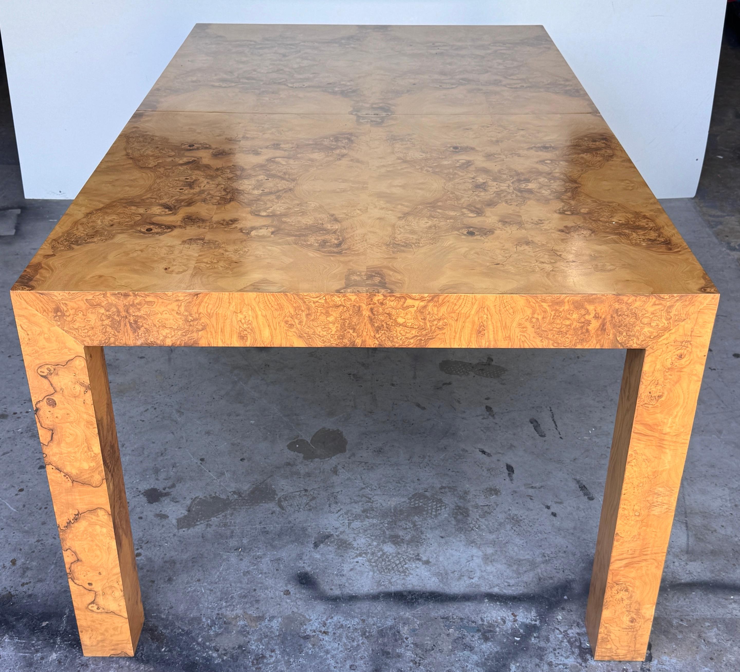 Milo Baughman para Thayer Coggin Mesa de comedor extensible Parsons de madera de arce, 2 hojas Estadounidense en venta