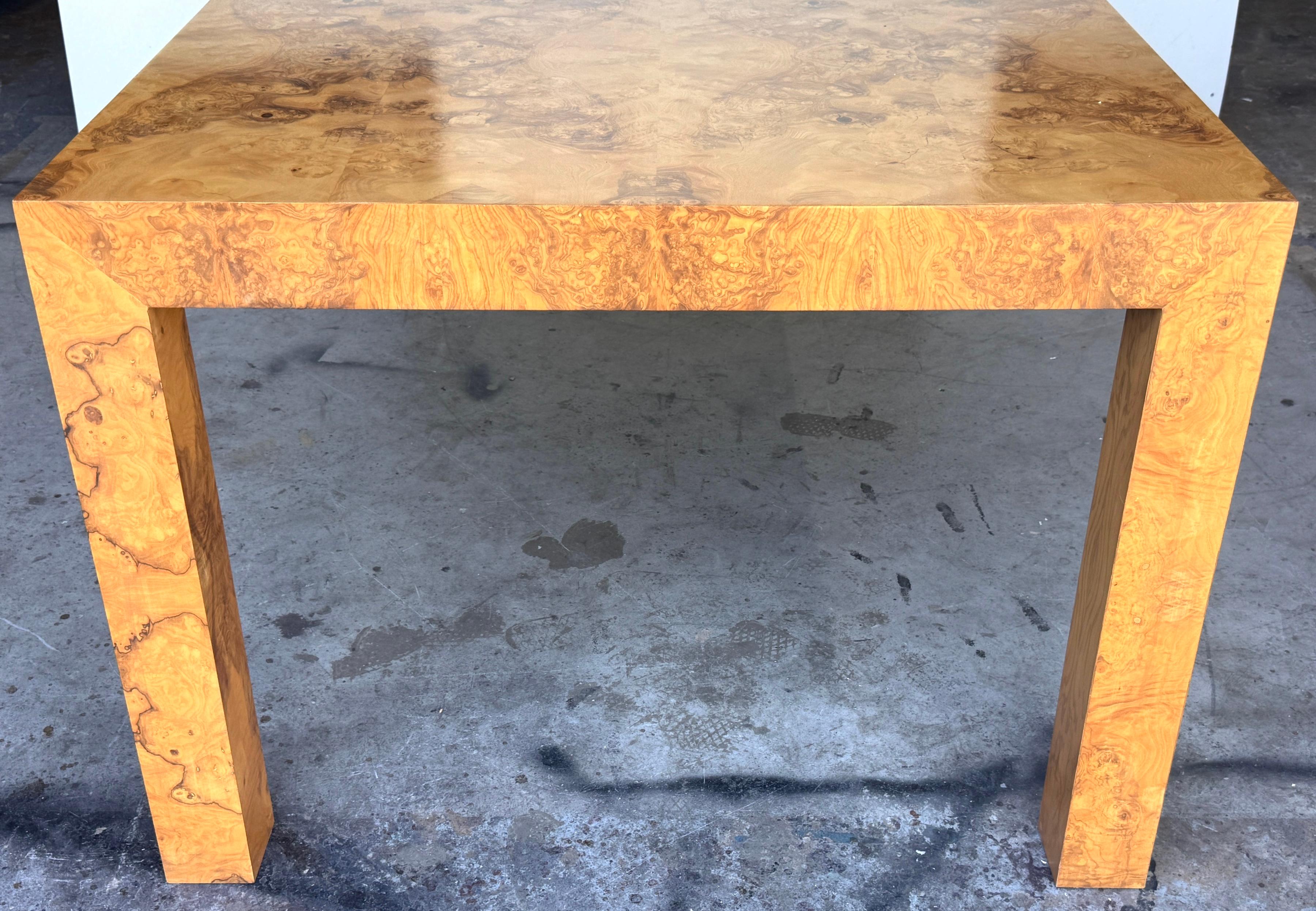 Milo Baughman para Thayer Coggin Mesa de comedor extensible Parsons de madera de arce, 2 hojas Marquetería en venta
