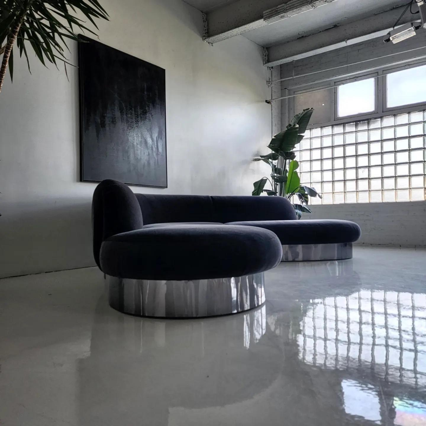 Milo Baughman for Thayer Coggin Chrome Base Sofa In Excellent Condition For Sale In Chicago, IL