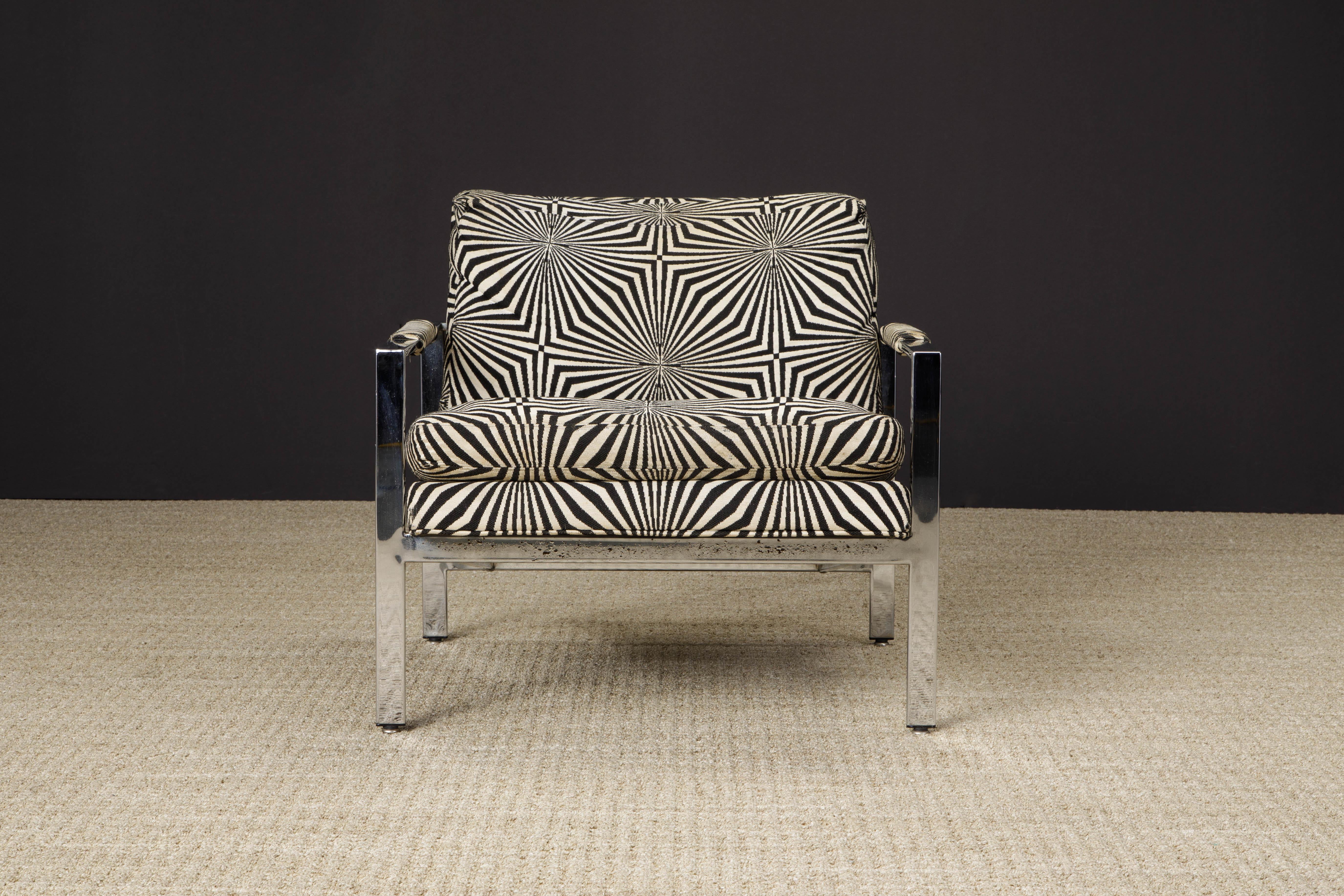 This beautiful flat-bar lounge chair by Milo Baughman for Thayer Coggin, designed in 1966, and produced by Thayer Coggin in High Point, North Carolina, in the late 1960s, this collectors piece has its original groovy fabric - inspired by OP artists