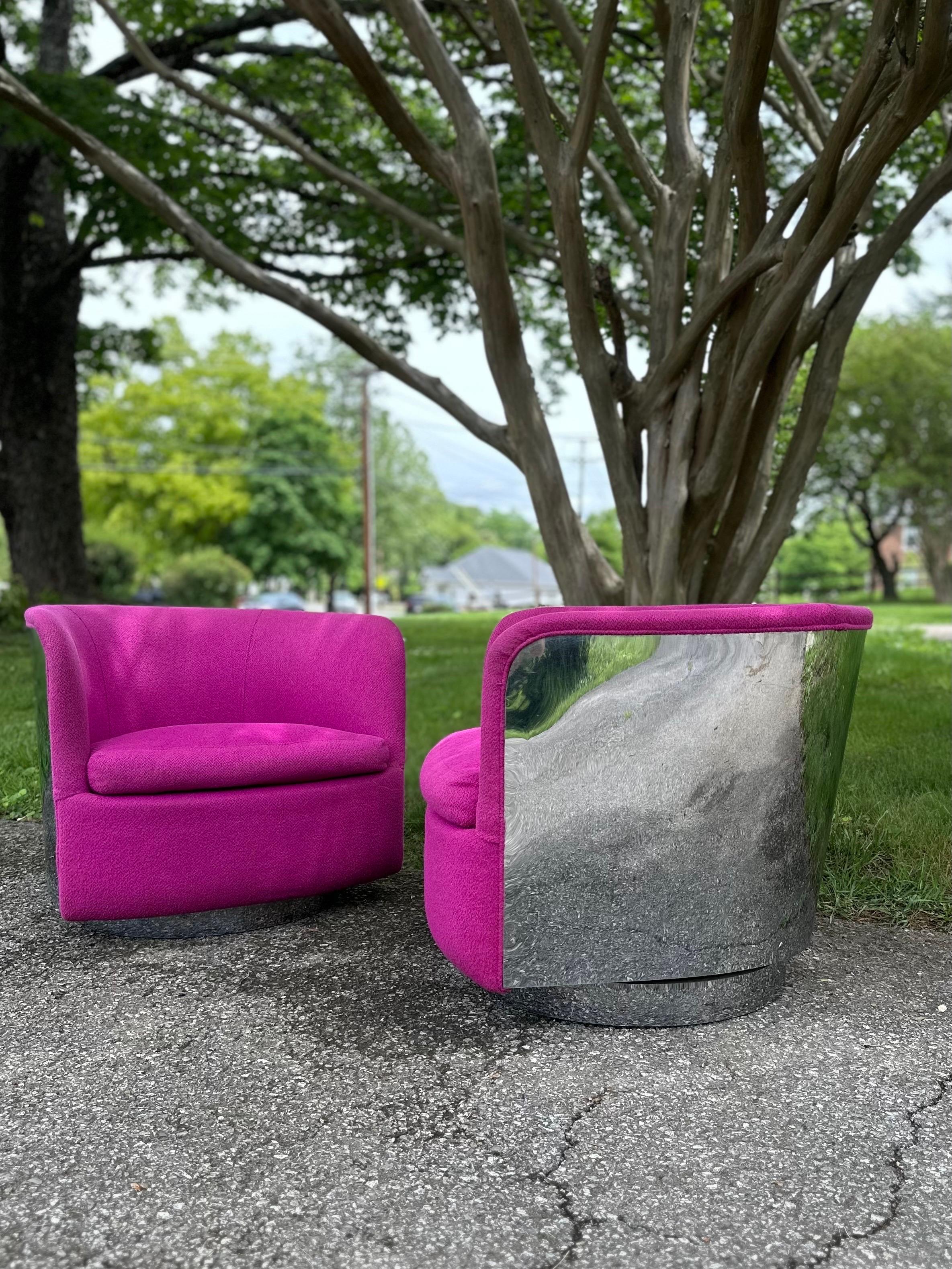 Mid-Century moderno Milo Baughman per Thayer Coggin Sedie girevoli rivestite in acciaio lucidato al cromo in vendita