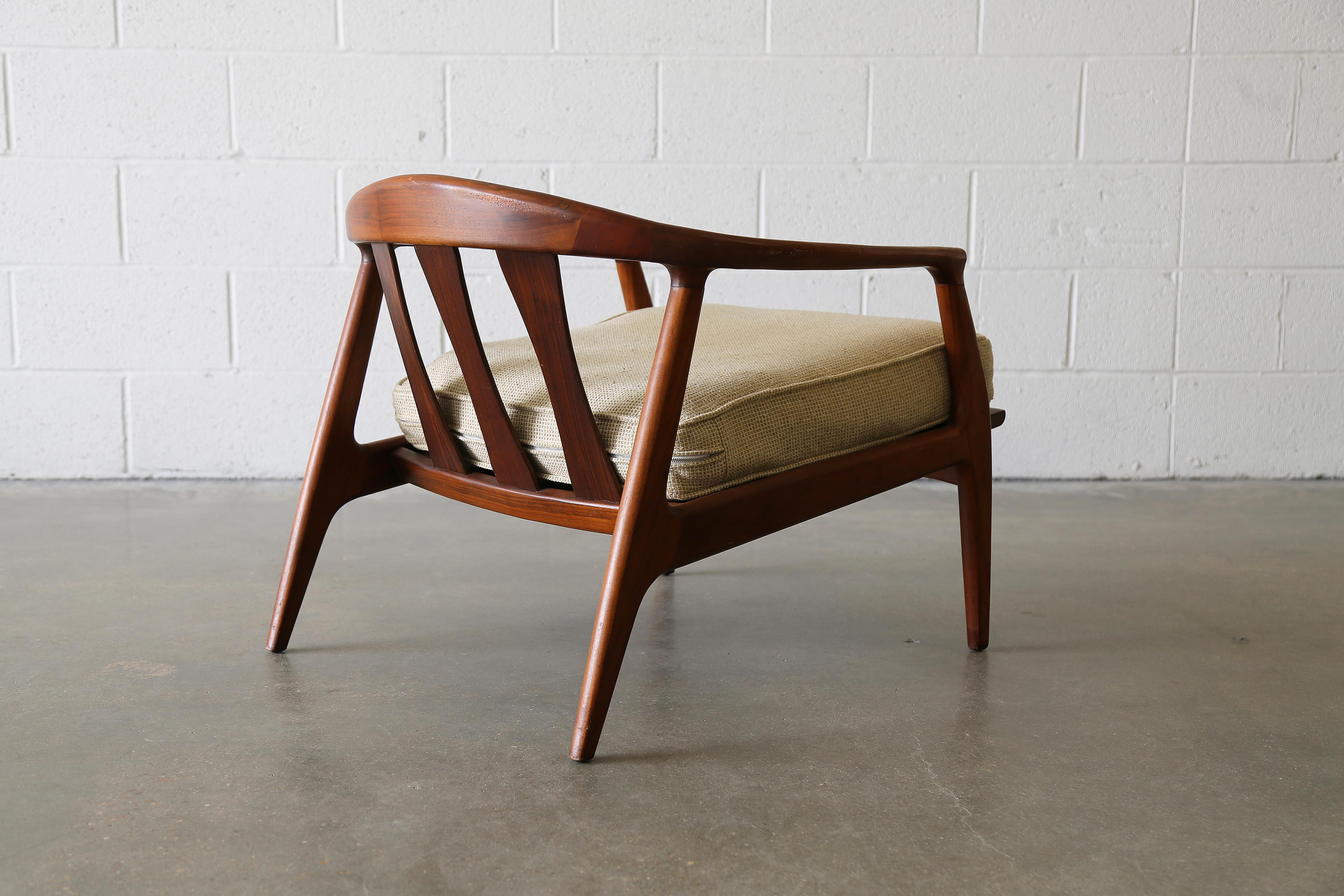 Milo Baughman for Thayer Coggin Cooper lounge Chair Solid Walnut In Good Condition In Virginia Beach, VA
