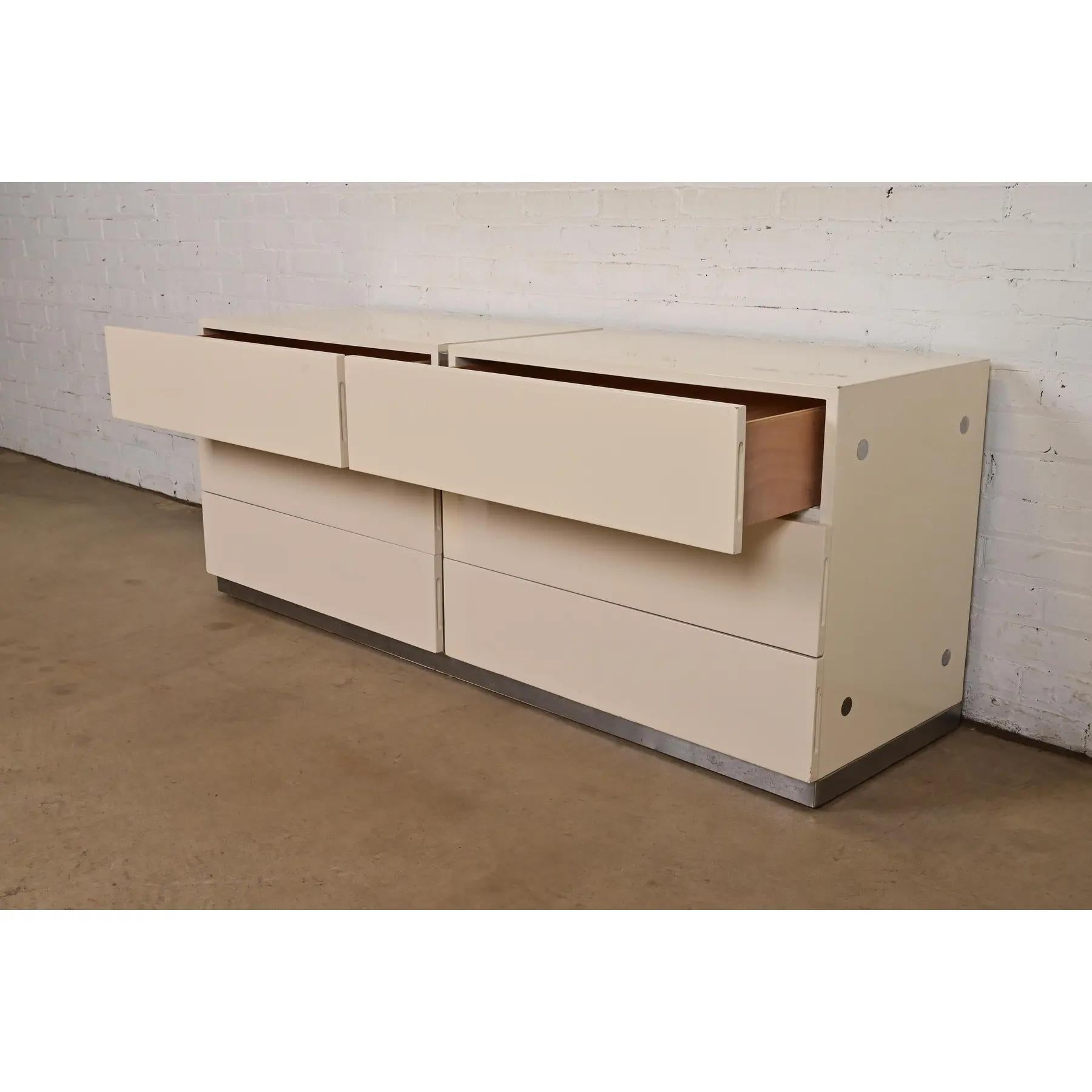 Chrome Commode en laque crème et chrome Milo Baughman pour Thayer Coggin, années 1970 en vente