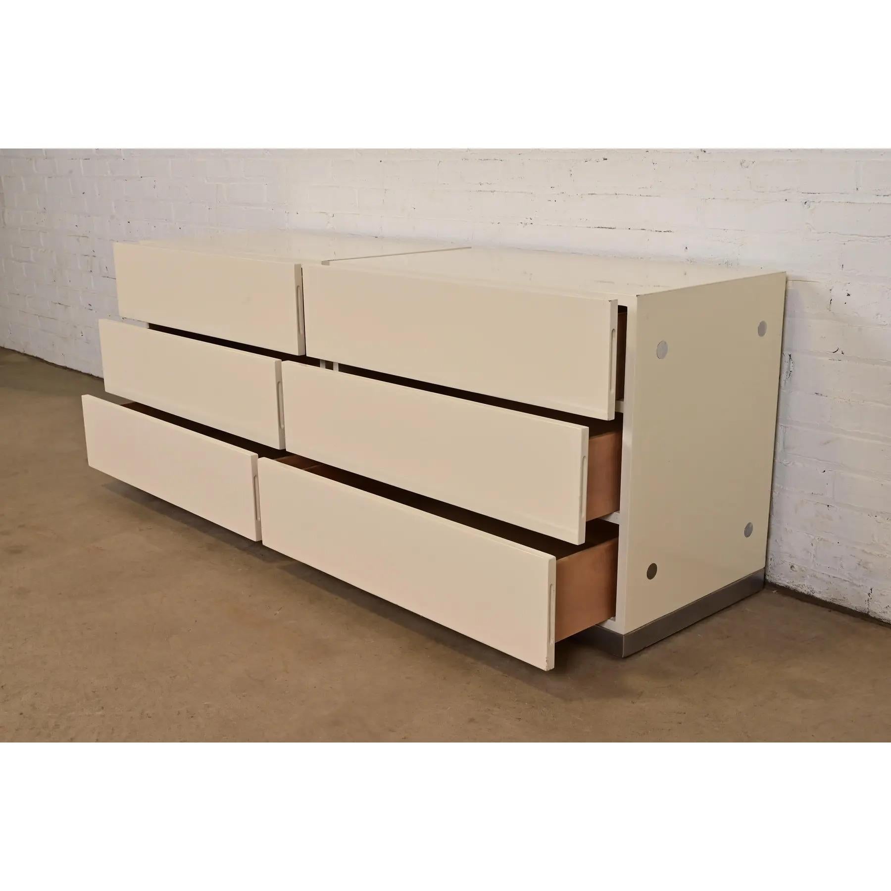 Commode en laque crème et chrome Milo Baughman pour Thayer Coggin, années 1970 en vente 2