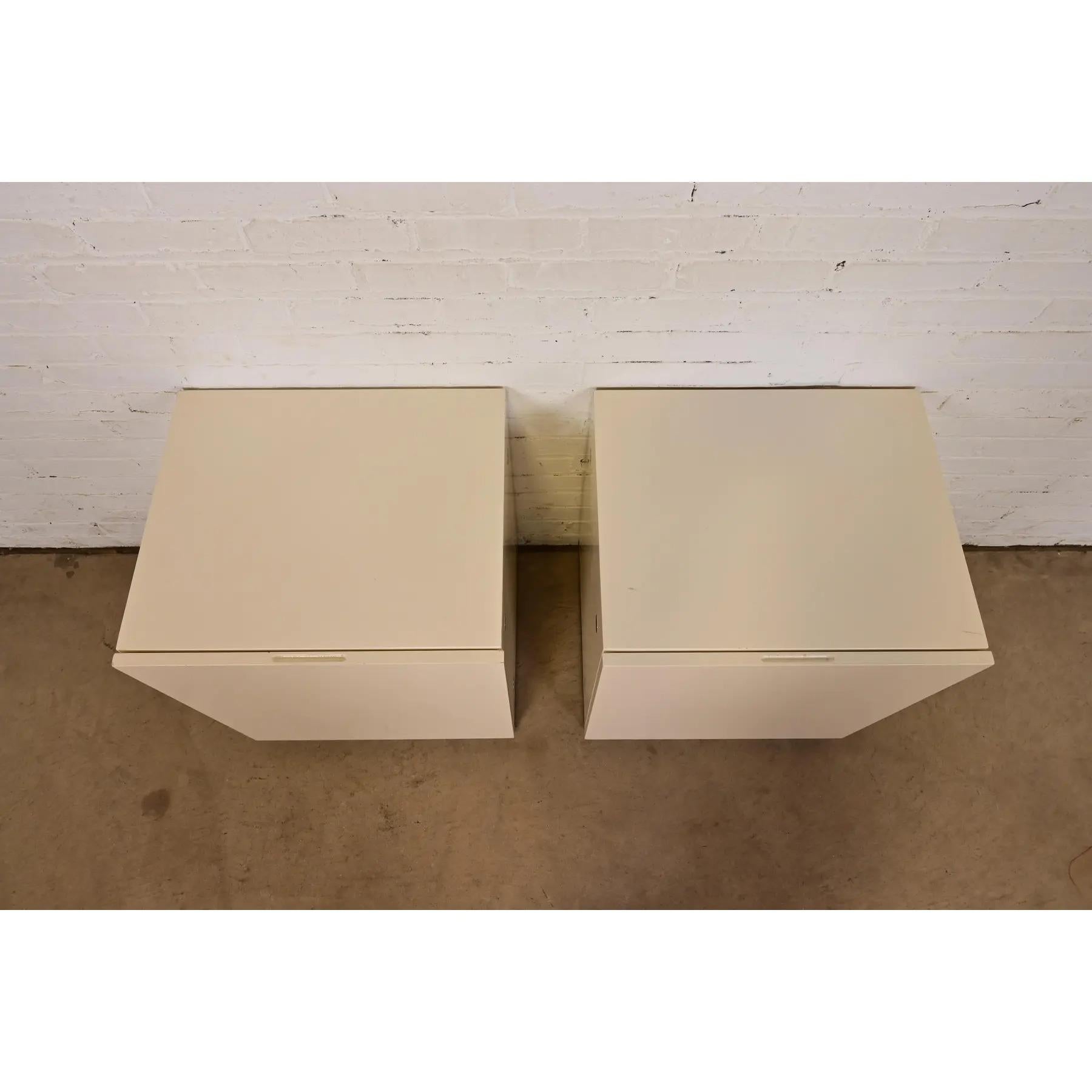 Paire de tables de nuit en laque crème et chrome Milo Baughman pour Thayer Coggin en vente 3