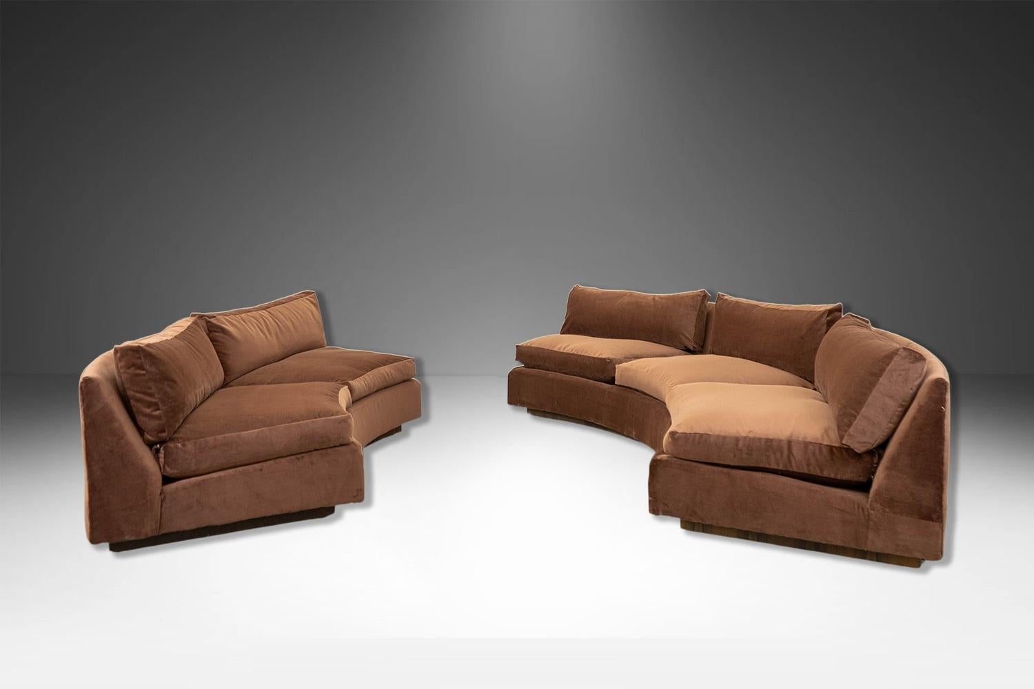 Mid-Century moderno Milo Baughman per Thayer Coggin Divano componibile curvo appena ridipinto in vendita