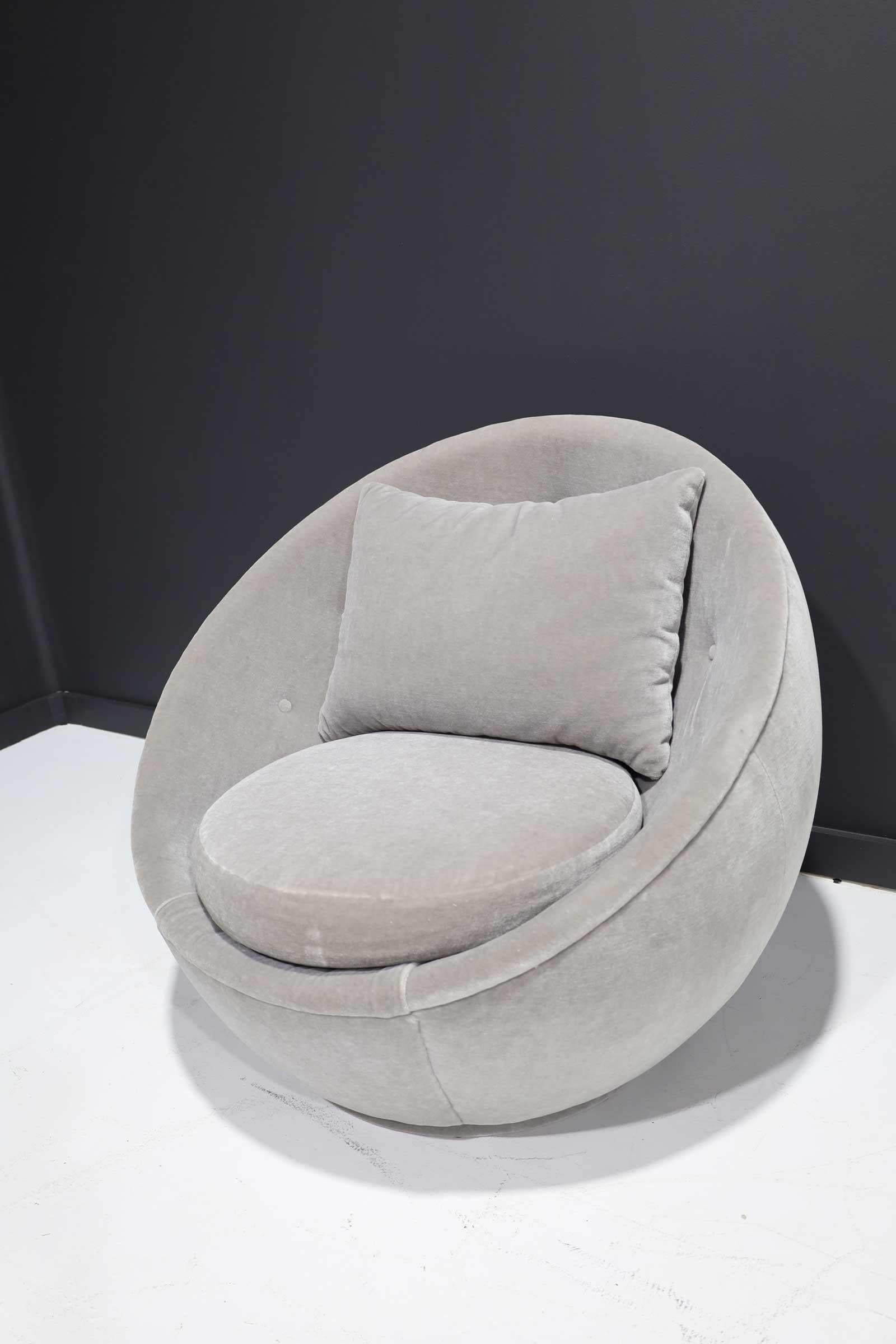 Milo Baughman for Thayer Coggin Egg Chair in Light Gray Mohair In Good Condition In Dallas, TX