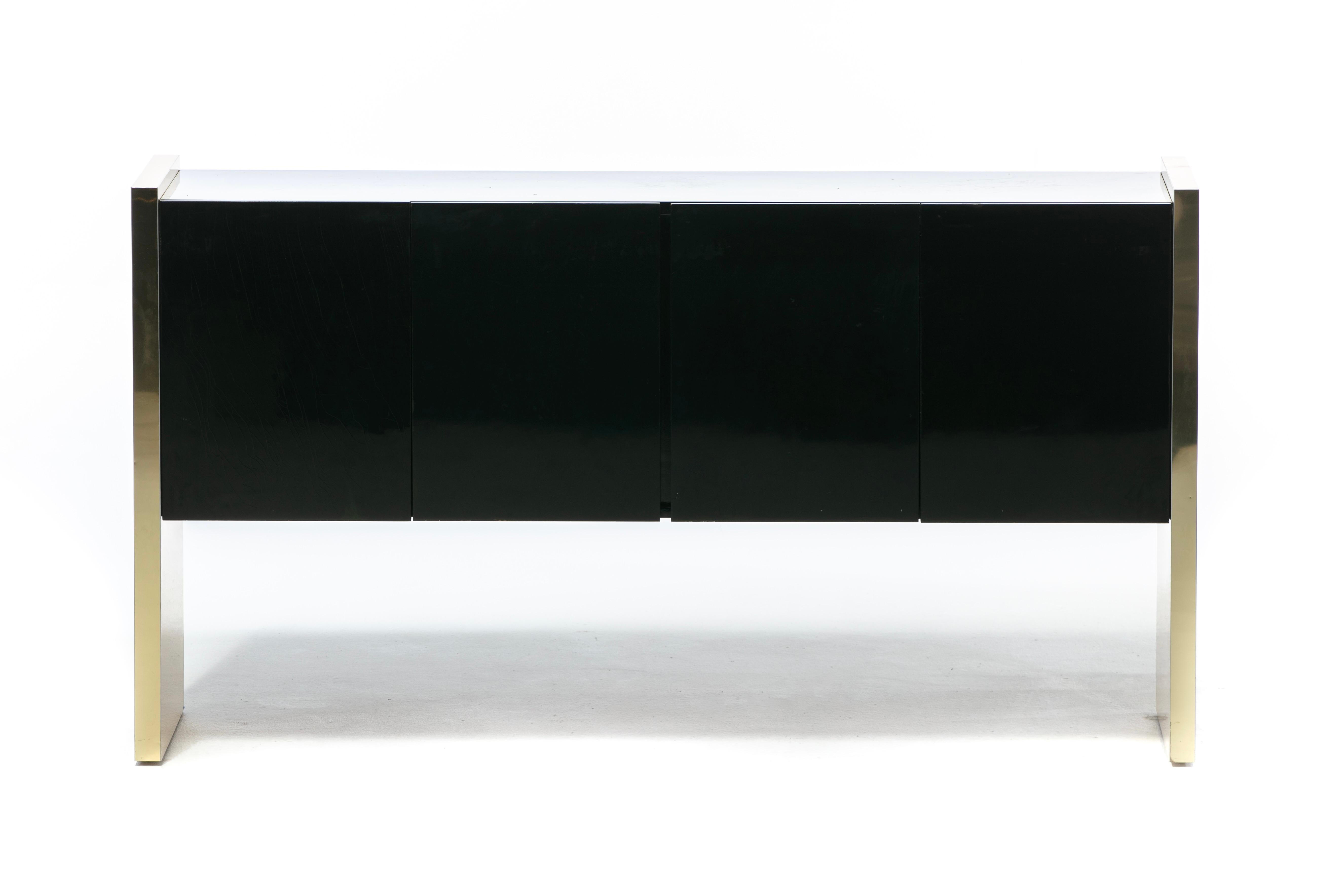 Milo Baughman for Thayer Coggin Lacquer and Brass Credenza In Good Condition For Sale In Saint Louis, MO