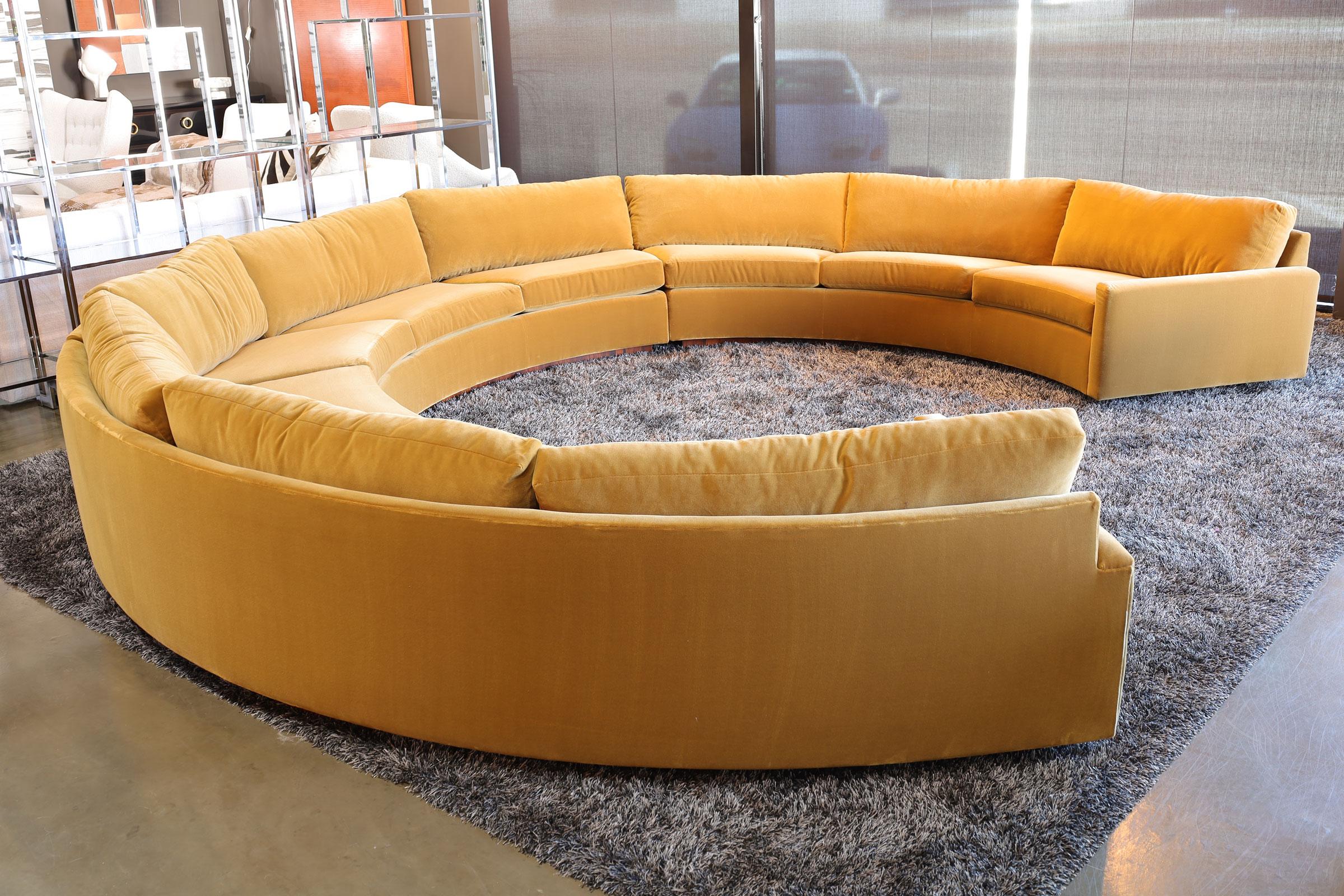 Milo Baughman para Thayer Coggin Sofá circular grande de mohair y palisandro Moderno de mediados de siglo en venta