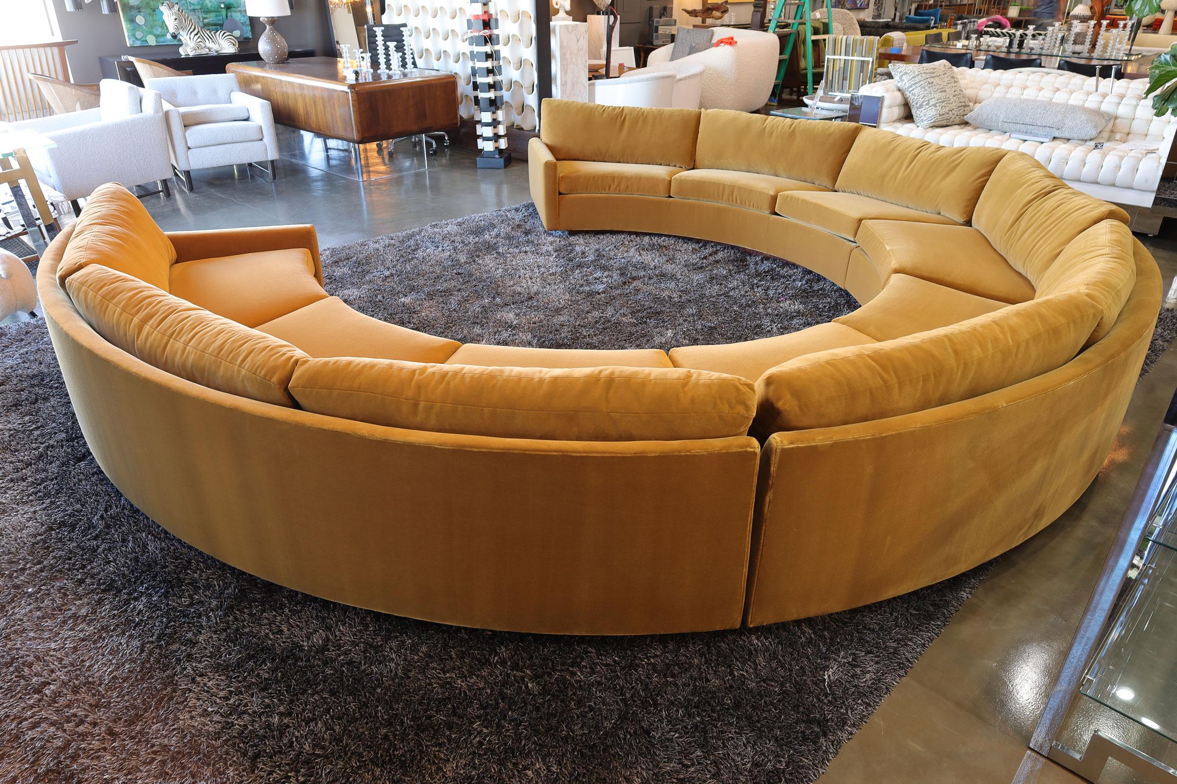 Milo Baughman para Thayer Coggin Sofá circular grande de mohair y palisandro Mohair en venta
