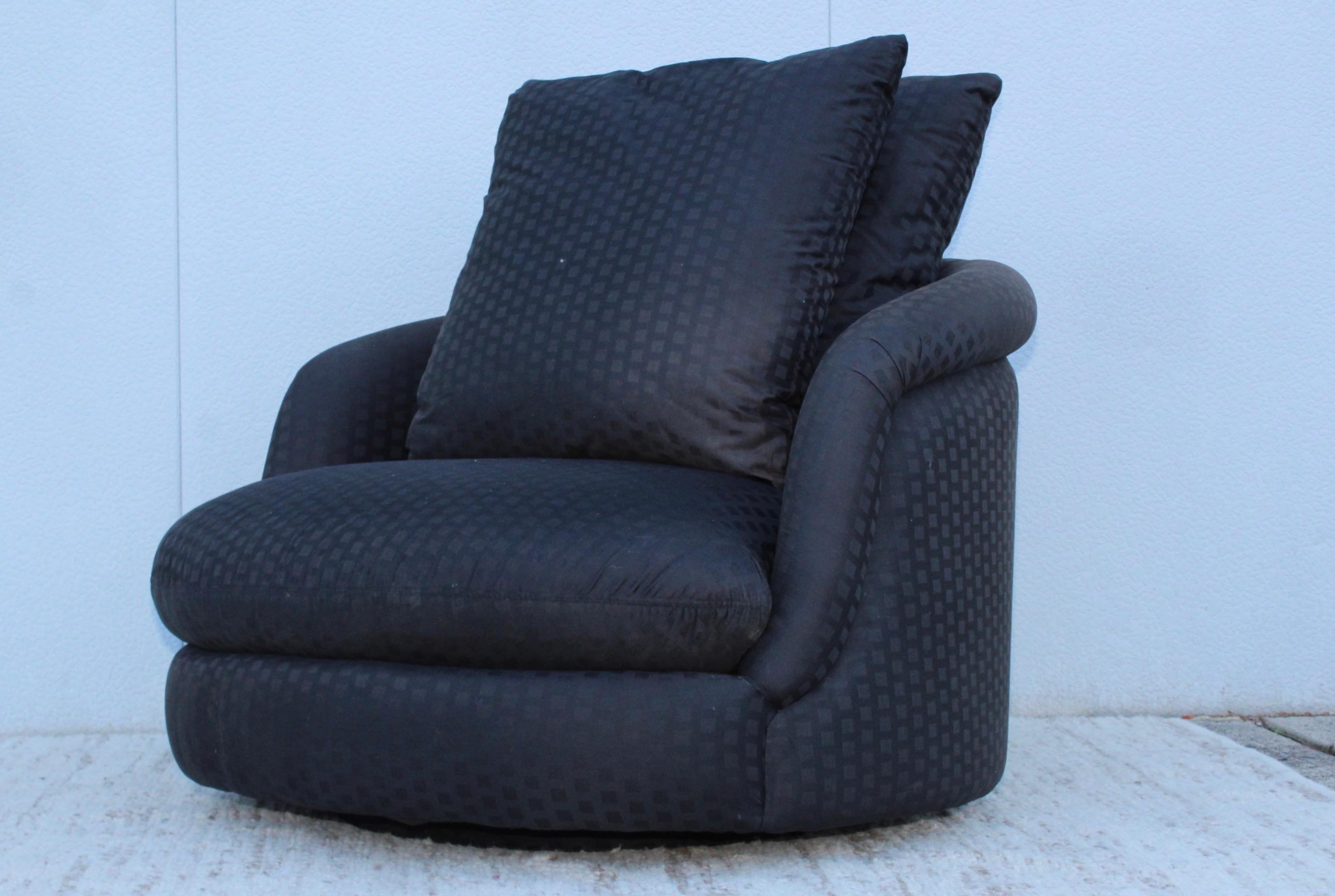 1980s Milo Baughman designed for Thayer Coggin large swivel lounge chair, purchased from the original owner in vintage original condition with minor wear and minor fading to the fabric.
