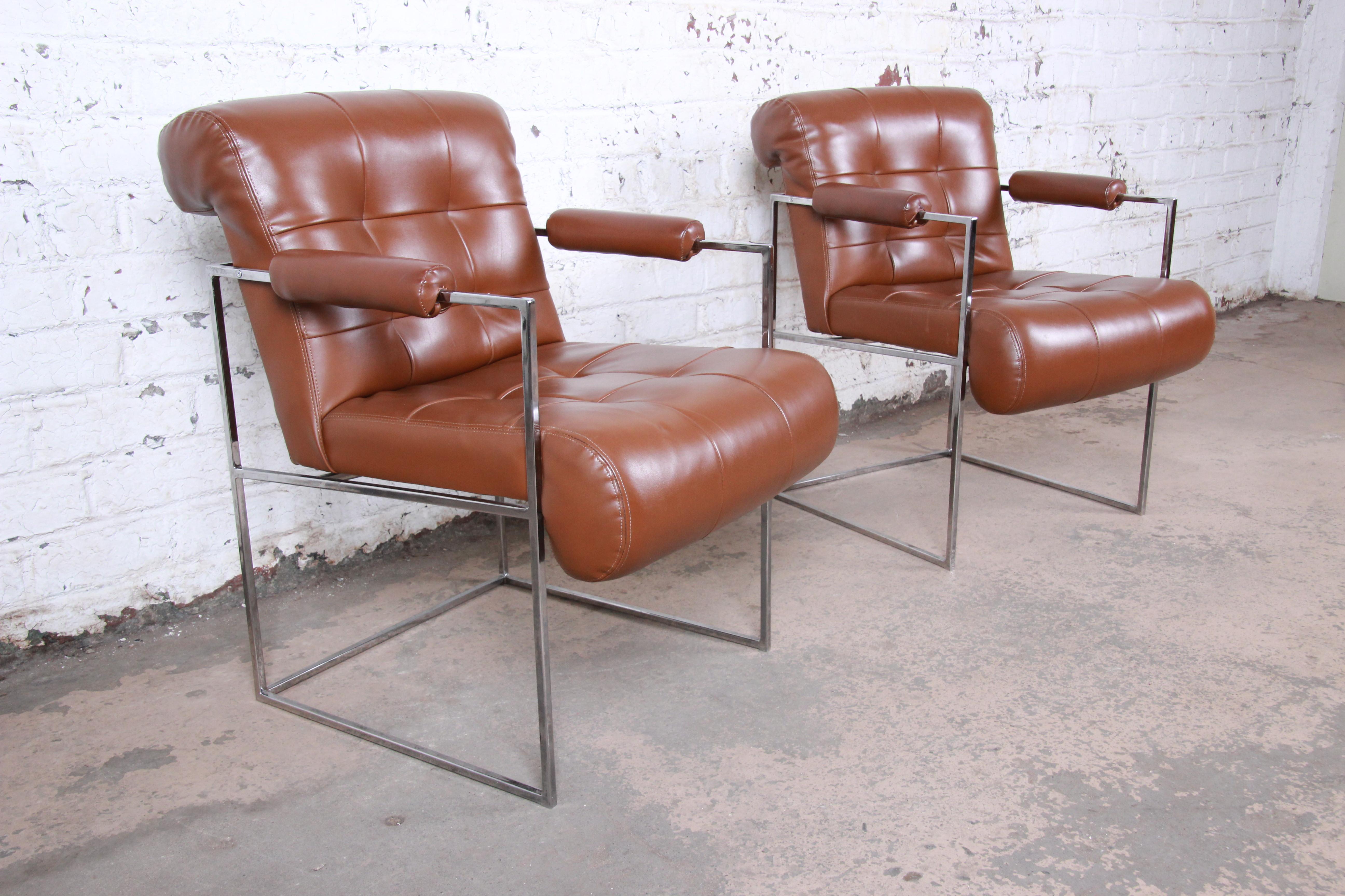 A gorgeous pair of Mid-Century Modern cube lounge chairs

Designed by Milo Baughman for Thayer Coggin

USA, 1970s

Tufted leather and chrome

Measures: 23