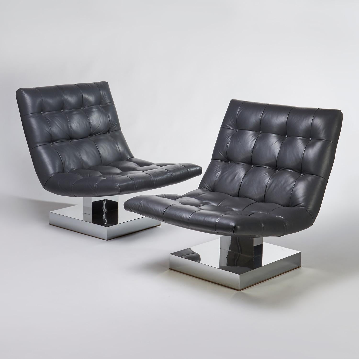Milo Baughman For Thayer Coggin Leather Scoop Chrome Pedestal Base Lounge Chairs (Moderne der Mitte des Jahrhunderts)