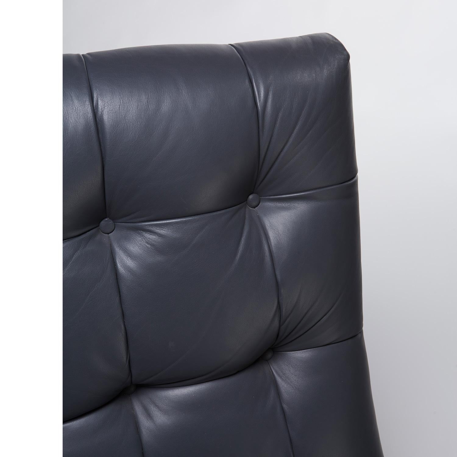 Milo Baughman For Thayer Coggin Leather Scoop Chrome Pedestal Base Lounge Chairs im Zustand „Hervorragend“ in Chattanooga, TN