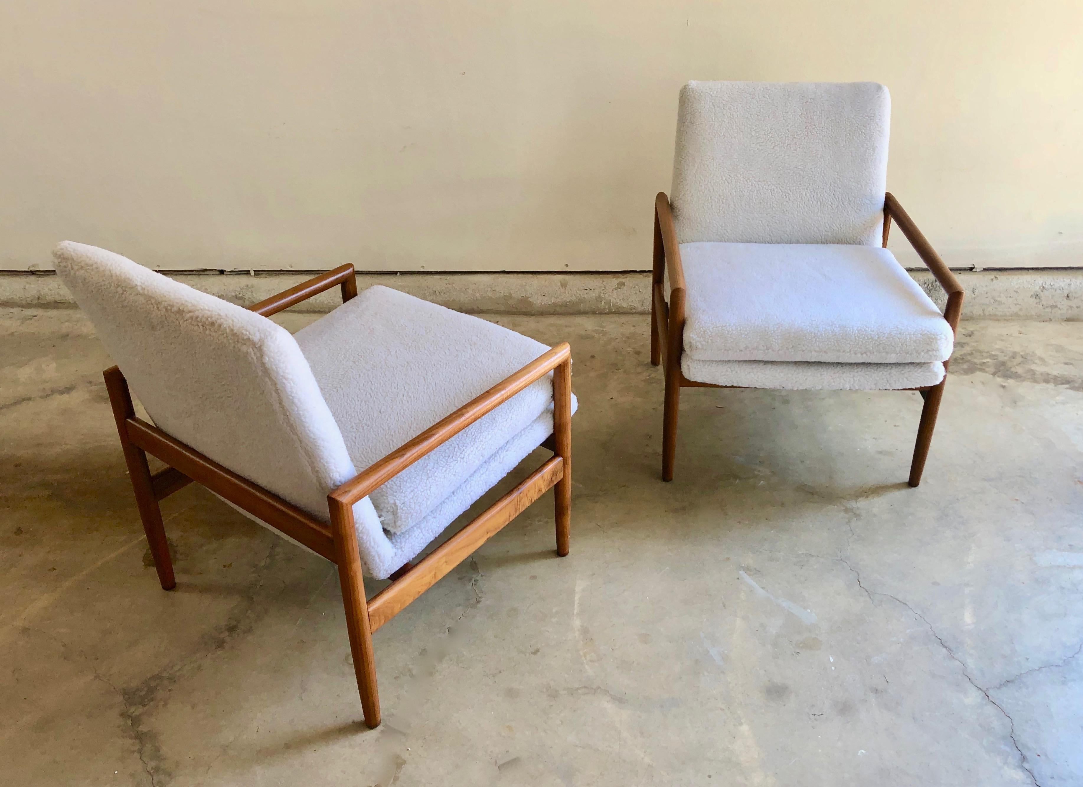 A very rare pair of Milo Baughman for Thayer Coggin lounge chairs. These are an earlier model that include the original labels. These chairs have been restored in a faux teddy bear ivory Sherpa fabric. Very modern and trendy. These are a true