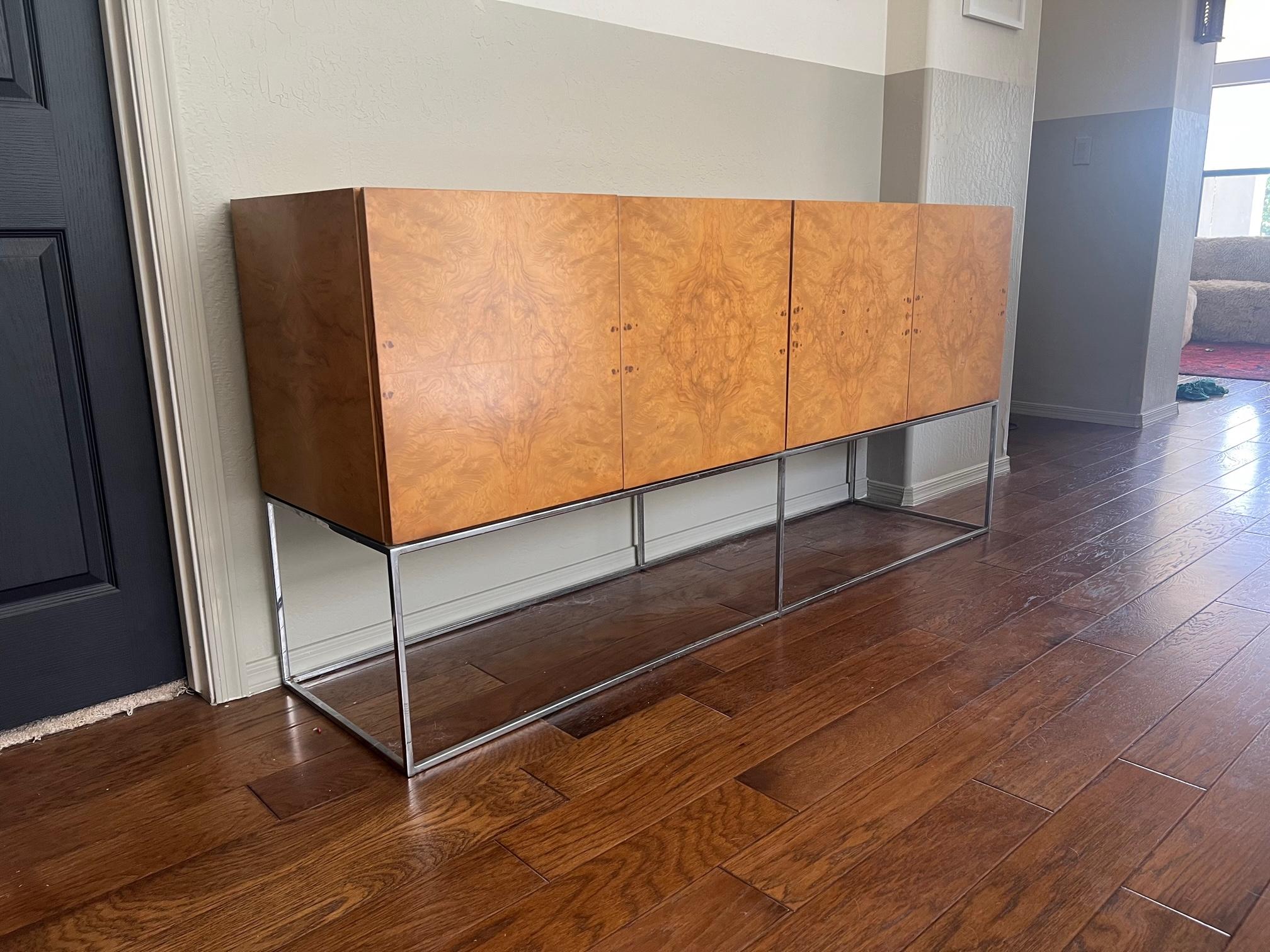 Stunning burl wood credenza by milo baughman 
this is a vintage original designed for thayer coggin 
it has not been restored it is in great vintage original condition.