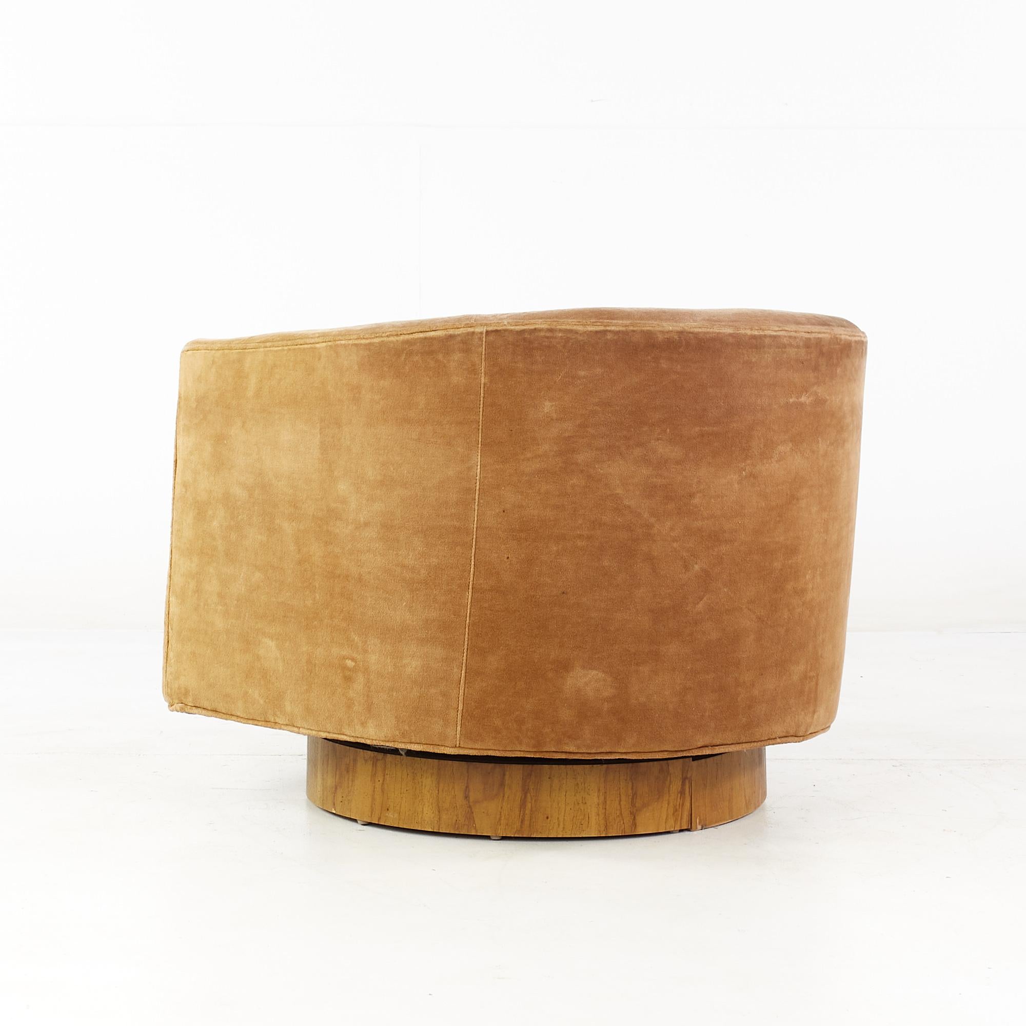 20th Century Milo Baughman for Thayer Coggin Walnut Tilt Swivel Barrel Lounge Chair For Sale