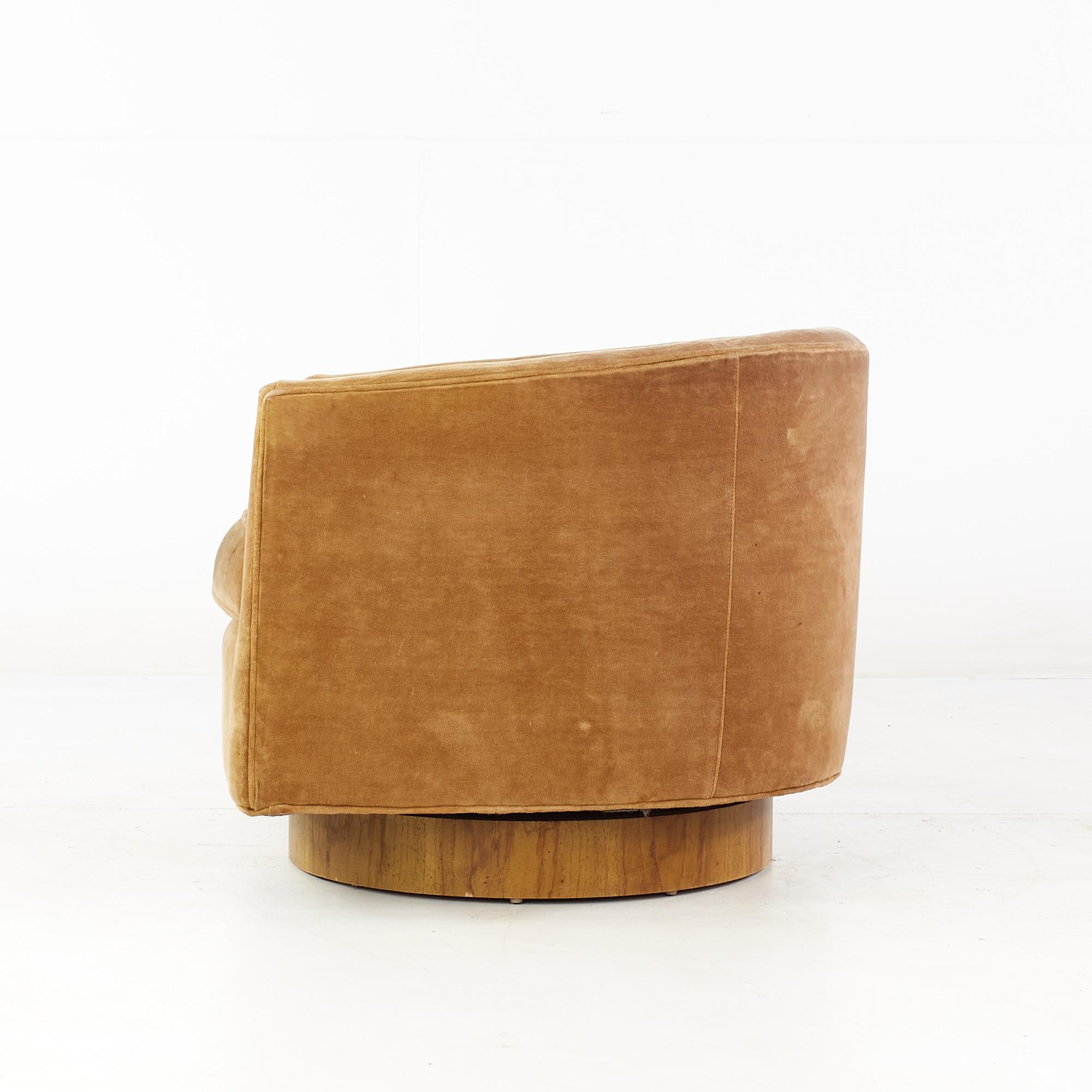 Milo Baughman for Thayer Coggin Walnut Tilt Swivel Barrel Lounge Chair For Sale 1