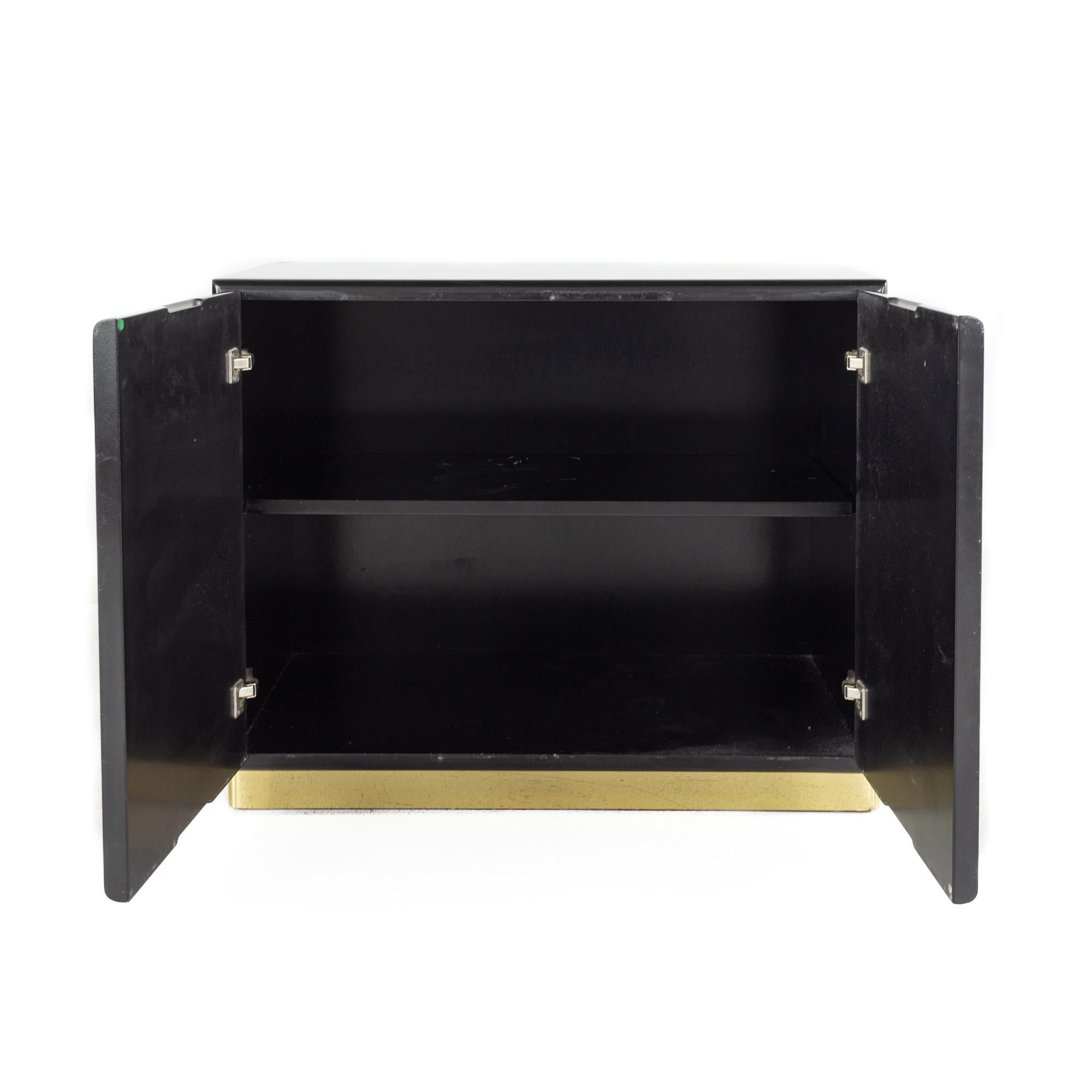 Milo Baughman for Thayer Coggin Mid Century Black Lacquer and Brass Nightstands  For Sale 5