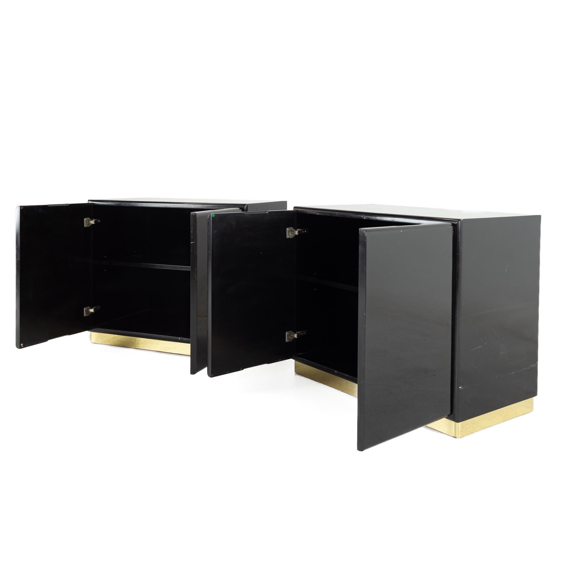Milo Baughman for Thayer Coggin Mid Century Black Lacquer and Brass Nightstands In Good Condition For Sale In Countryside, IL