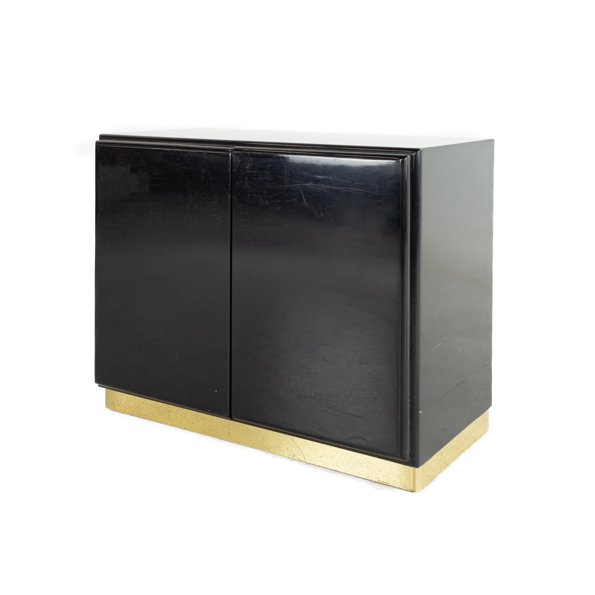 Milo Baughman for Thayer Coggin Mid Century Black Lacquer and Brass Nightstands For Sale 2