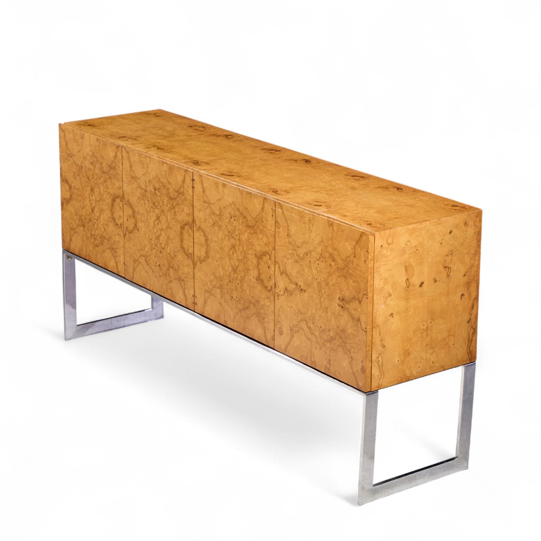 Milo Baughman per Thayer Coggin Credenza di metà secolo in legno di boro e cromo in vendita 3