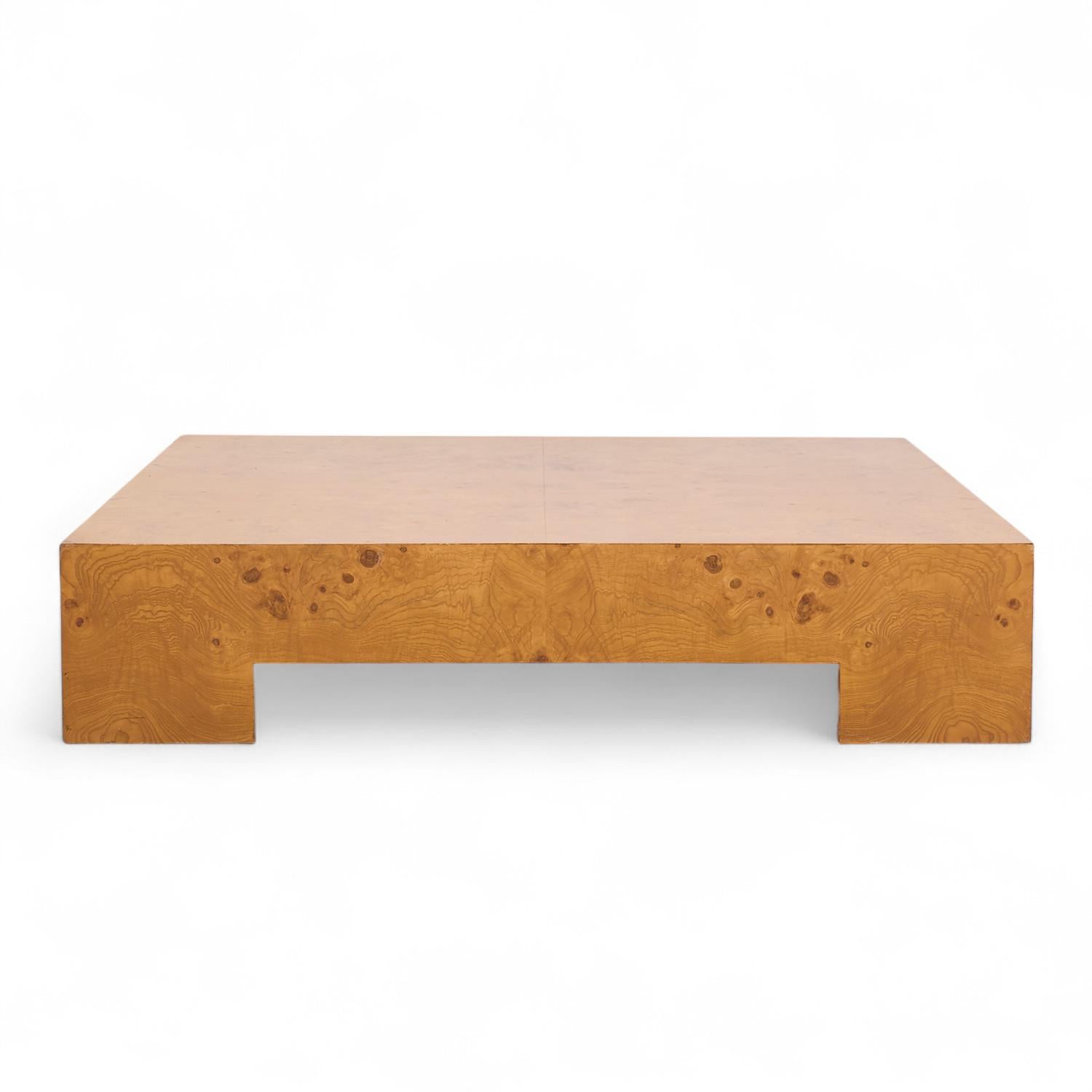 Milo Baughman für Thayer Coggin, Couchtisch aus Wurzelholz, Mitte des Jahrhunderts

Dieser Couchtisch misst: 48 breit x 48 tief x 10,25 Zoll hoch

Alle Möbelstücke sind in einem so genannten restaurierten Vintage-Zustand zu haben. Das bedeutet, dass