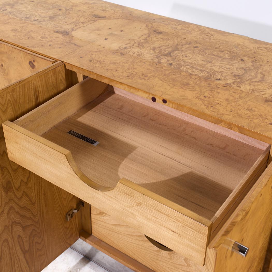 Milo Baughman per Thayer Coggin Credenza in legno di burbio del Medioevo in vendita 4