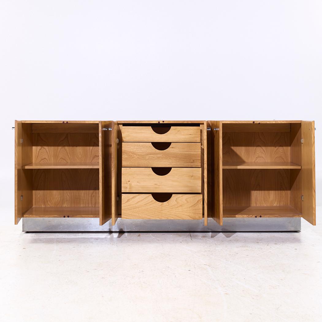 Milo Baughman per Thayer Coggin Credenza in legno di burbio del Medioevo in vendita 2