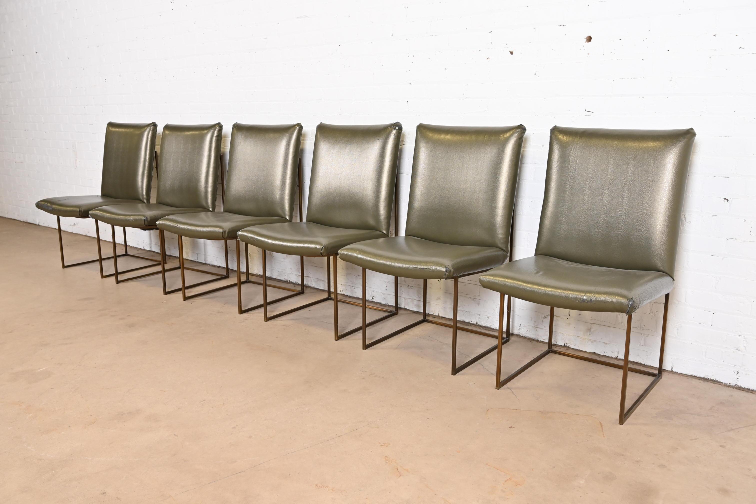 A gorgeous set of six Mid-Century Modern Hollywood Regency dining chairs

By Milo Baughman for Thayer Coggin

USA, 1970s

Brass frames, with upholstered seats and backs.

Measures: 20.25